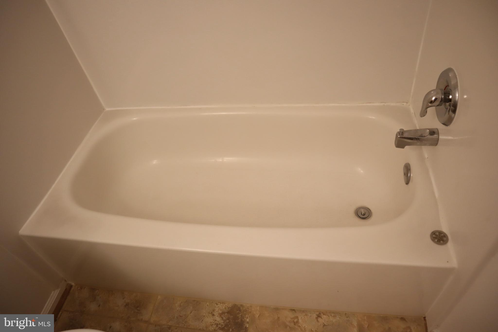 SNOWDENS MILL - Residential Lease