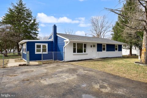 332 SENECA TRAIL BROWNS MILLS NJ 08015