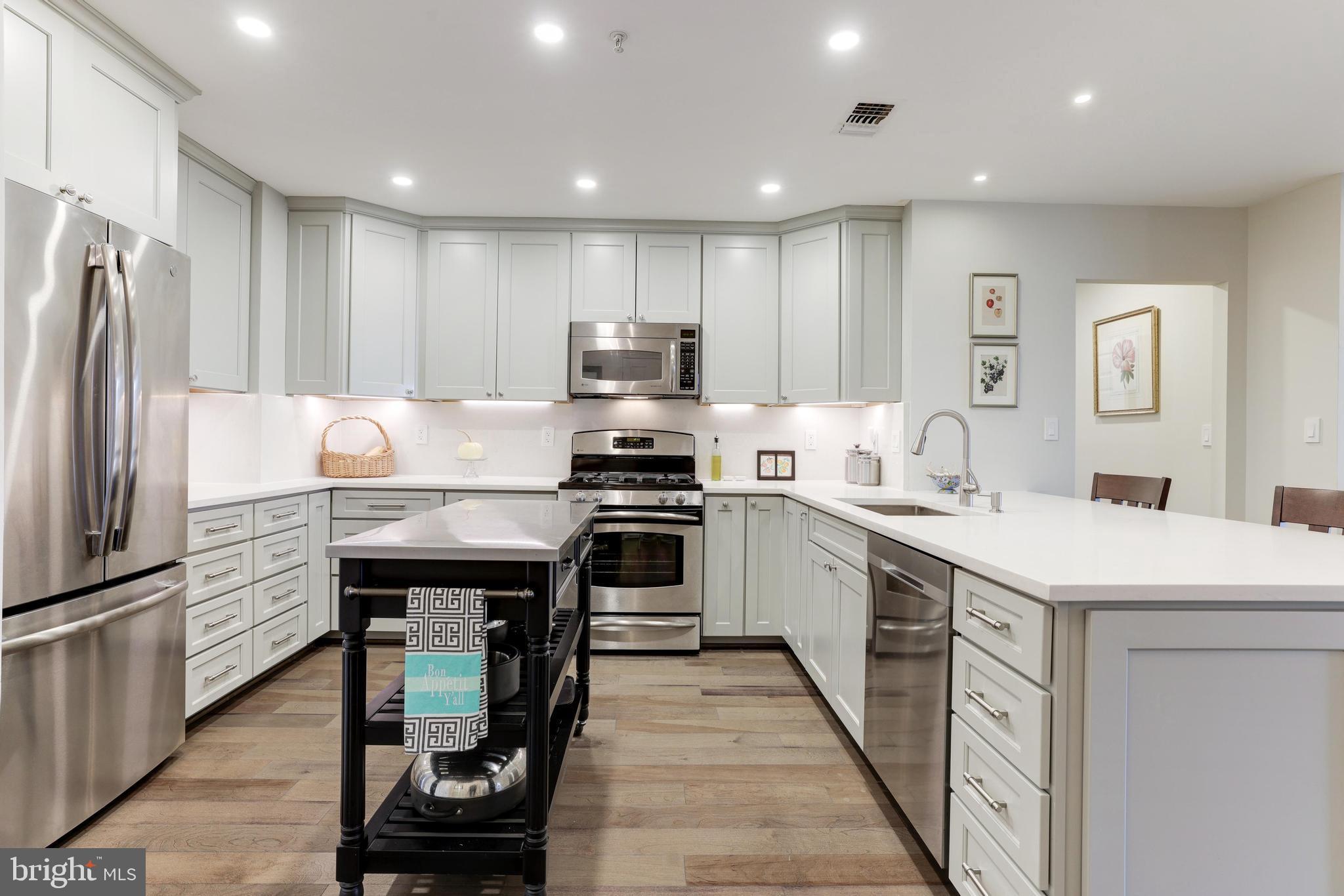 STRATFORD HOUSE - Residential