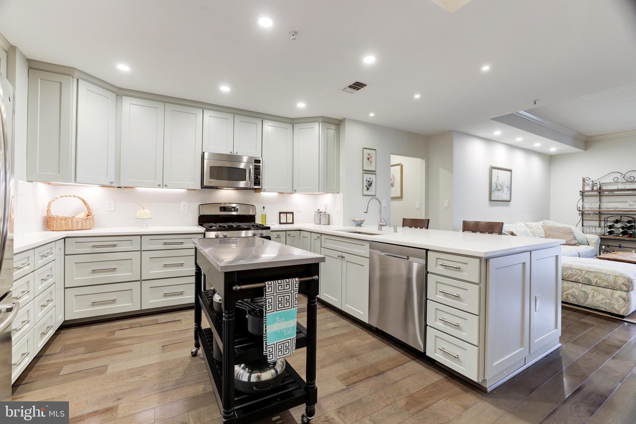 STRATFORD HOUSE - Residential