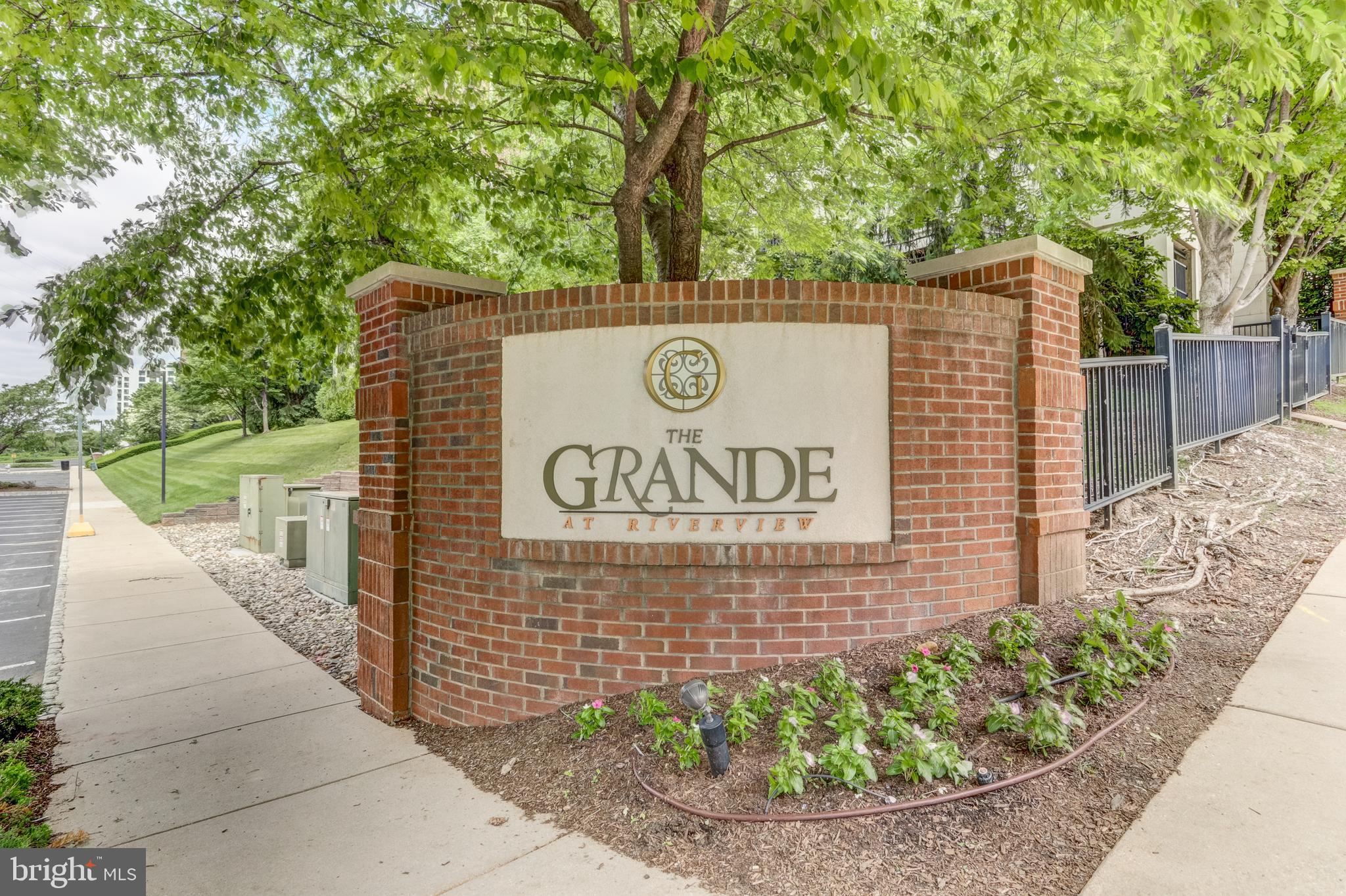 THE GRANDE AT RIVERVIEW - Residential