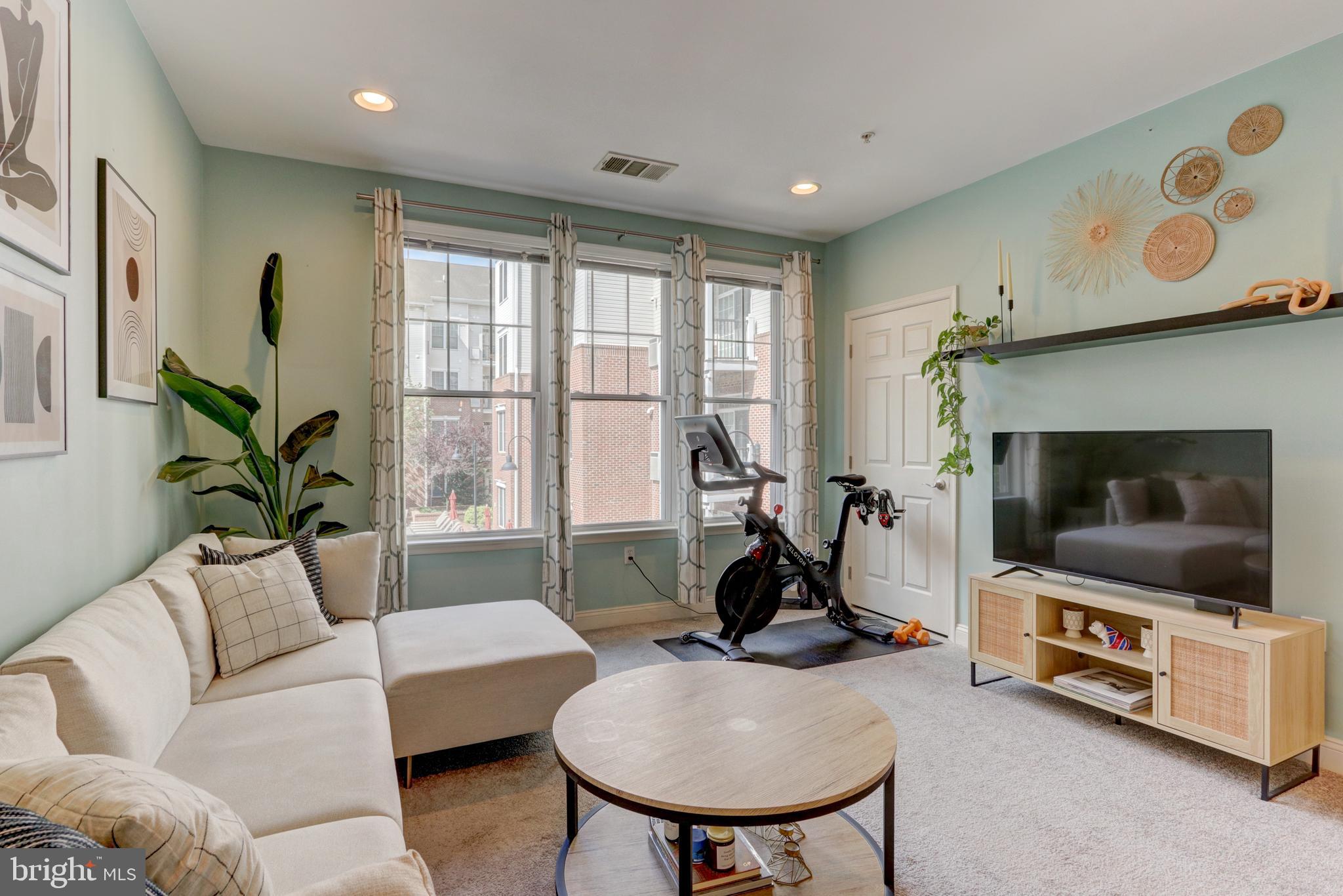 THE GRANDE AT RIVERVIEW - Residential