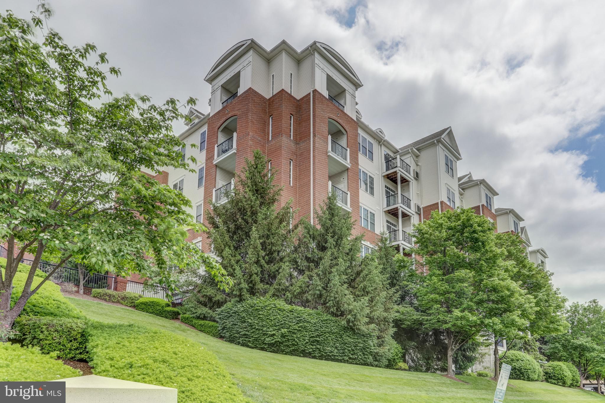 THE GRANDE AT RIVERVIEW - Residential