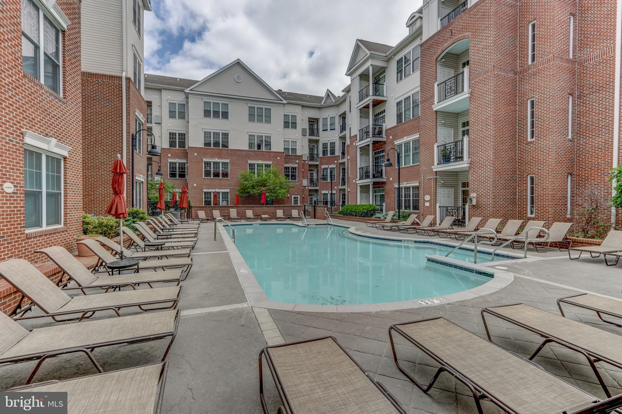 THE GRANDE AT RIVERVIEW - Residential