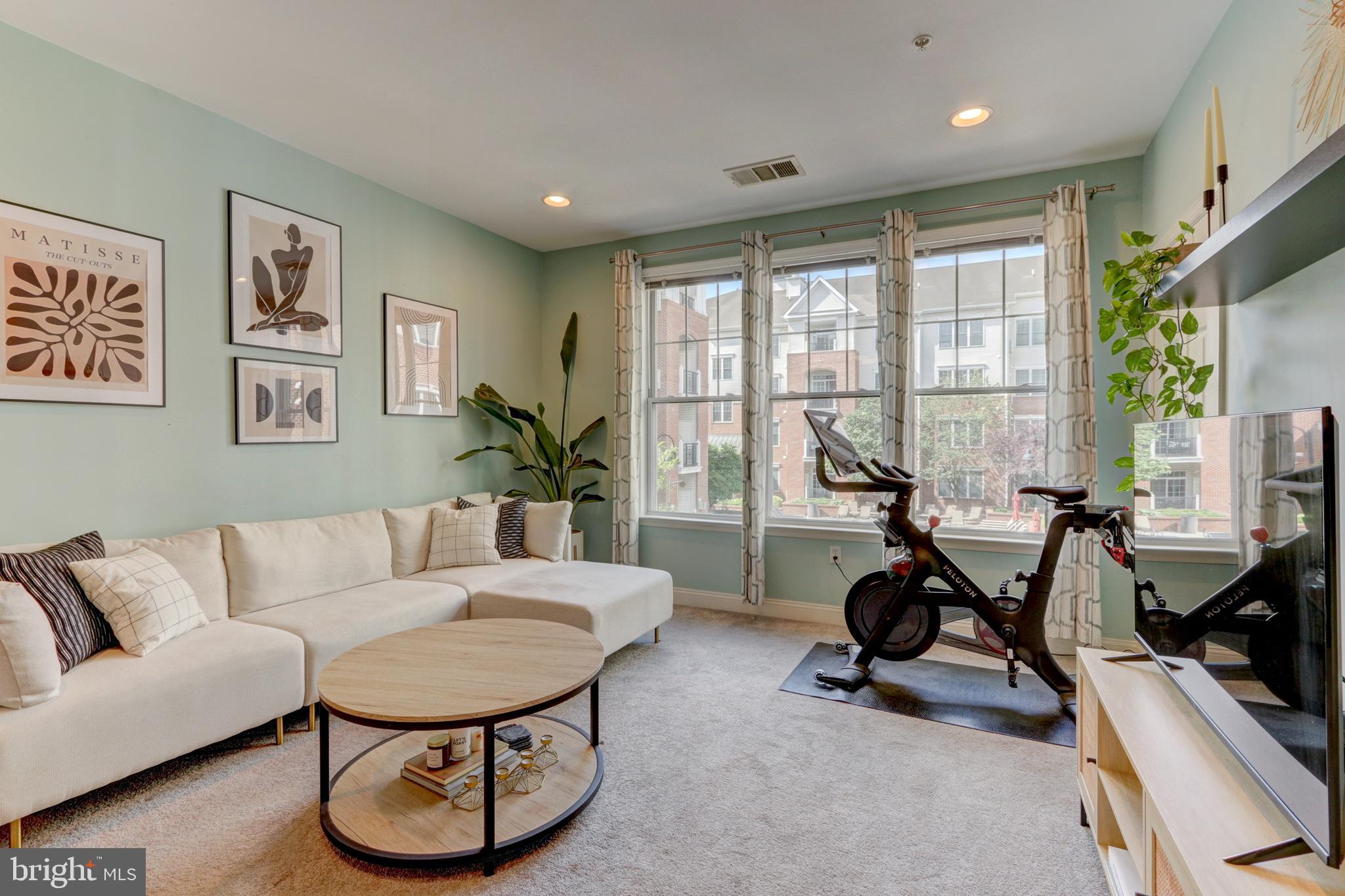 THE GRANDE AT RIVERVIEW - Residential