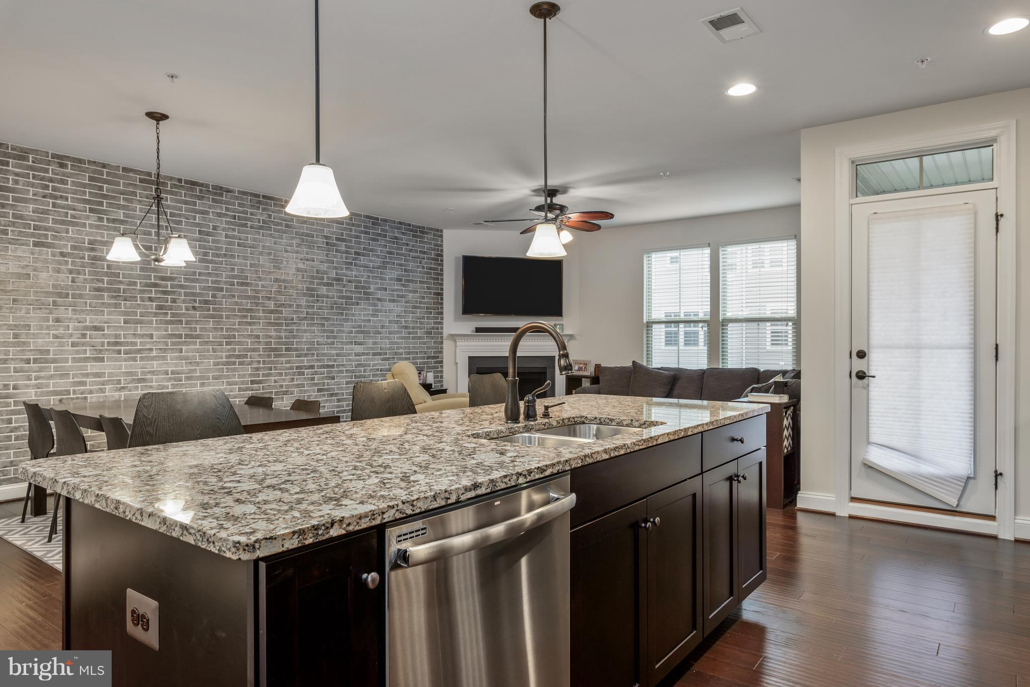 LOUDOUN CROSSING - Residential