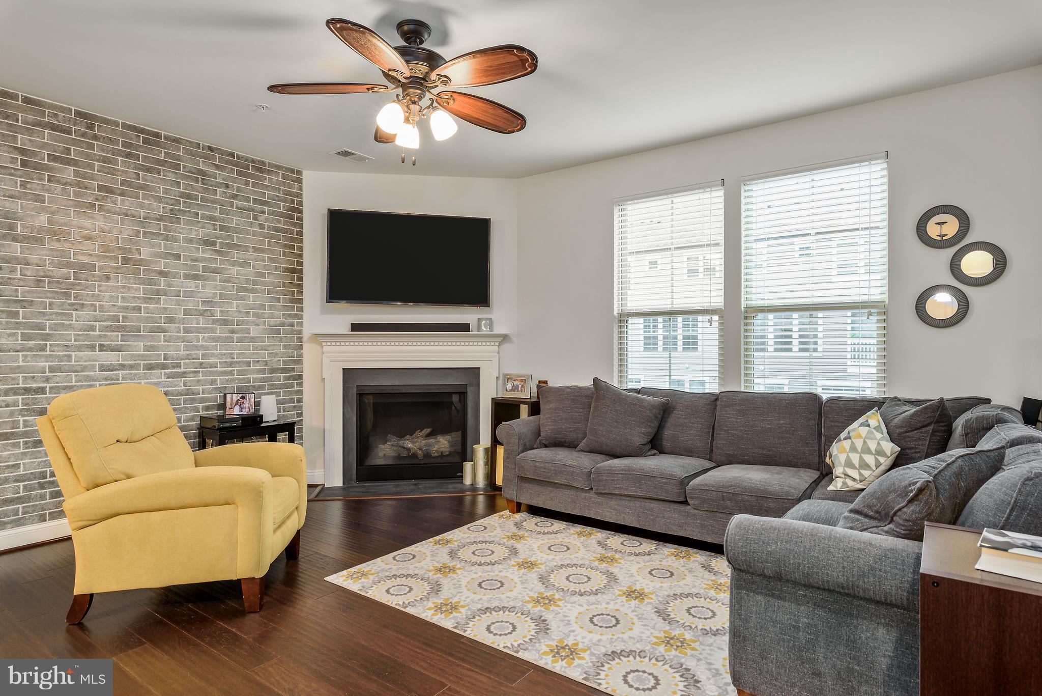 LOUDOUN CROSSING - Residential