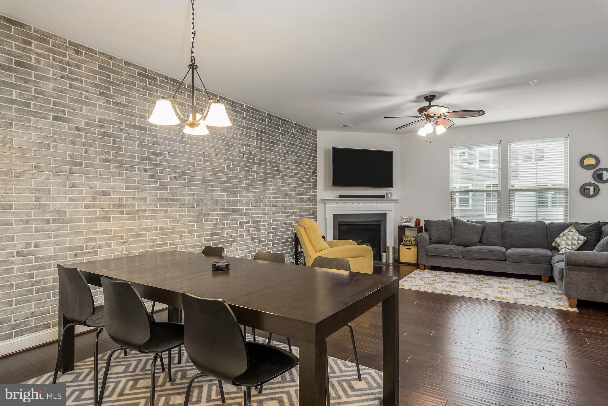 LOUDOUN CROSSING - Residential