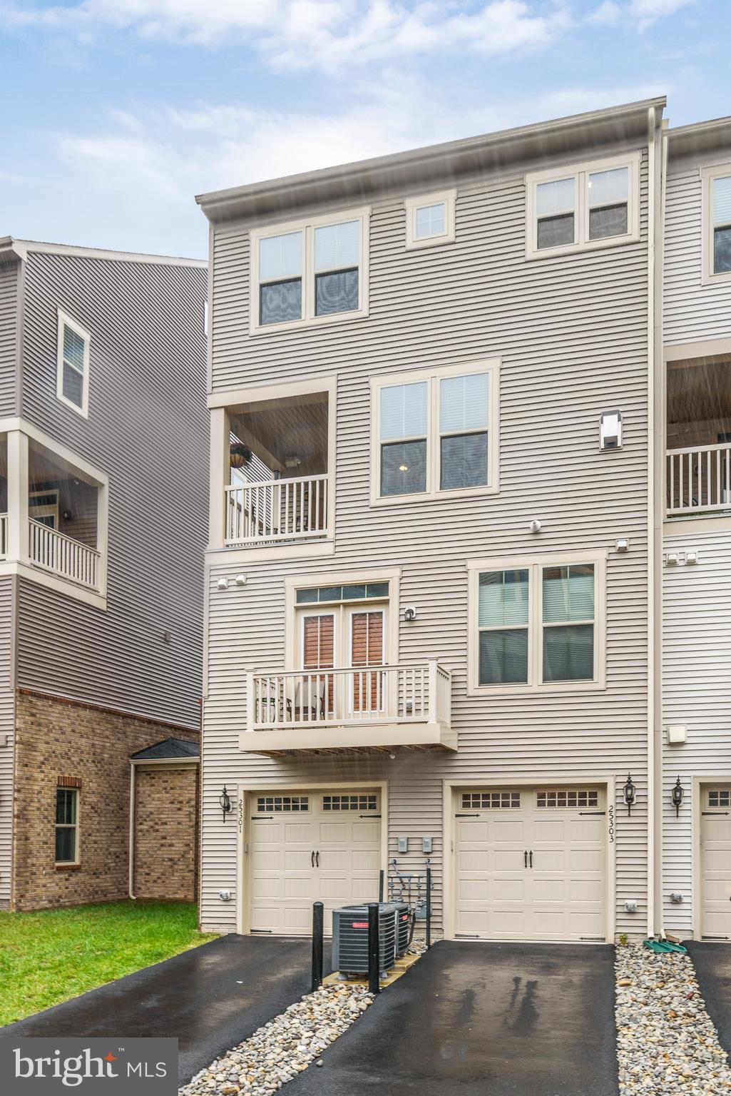 LOUDOUN CROSSING - Residential