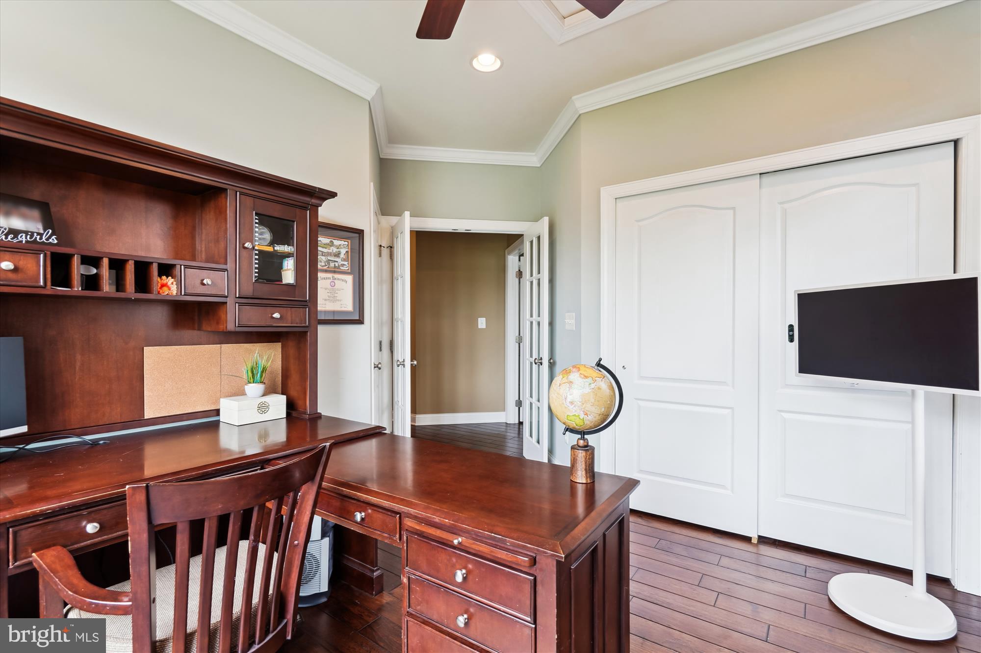 SOUTH RIDING - Residential