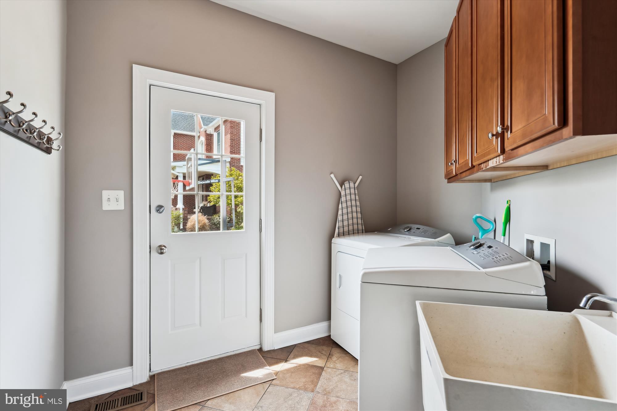 SOUTH RIDING - Residential