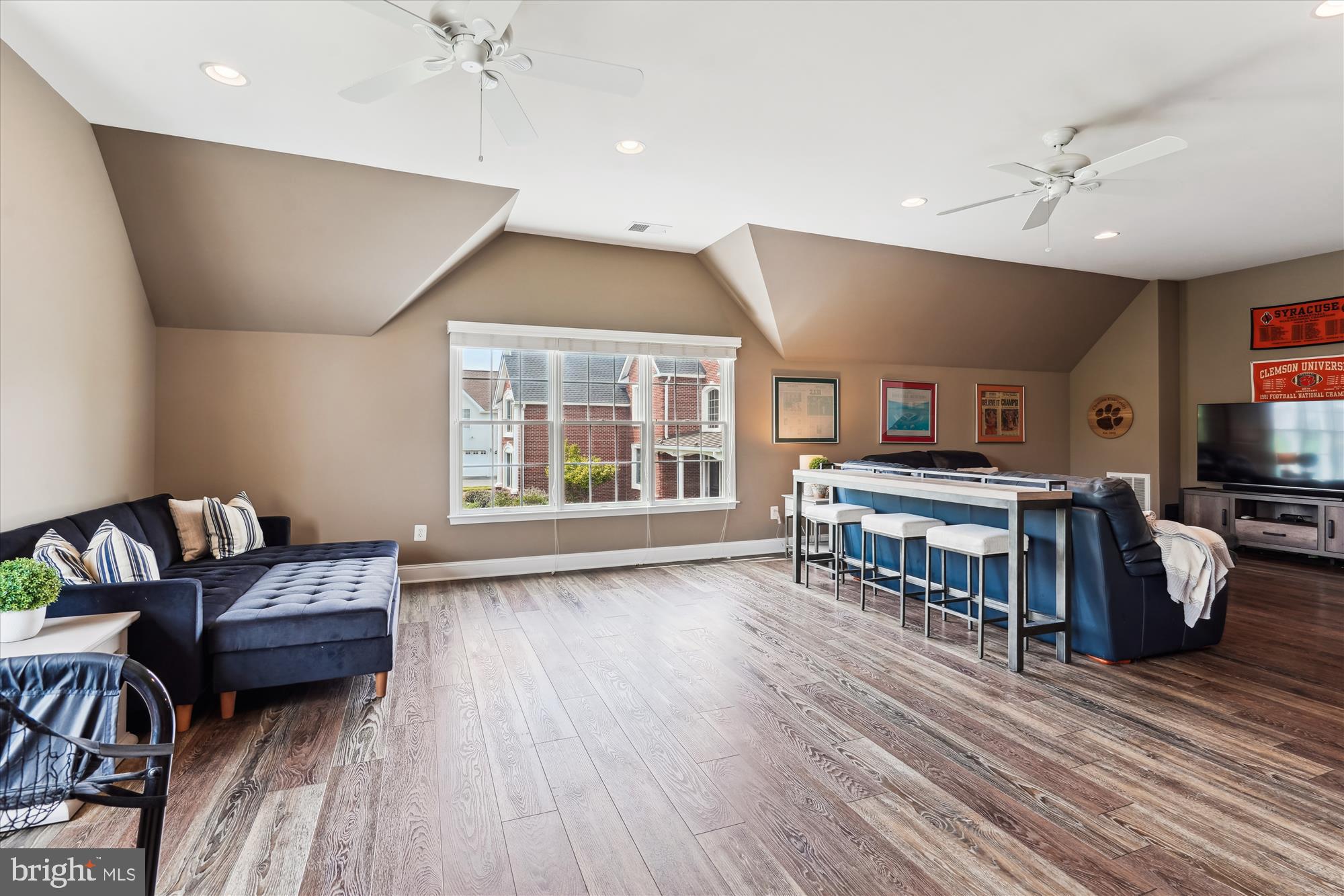 SOUTH RIDING - Residential