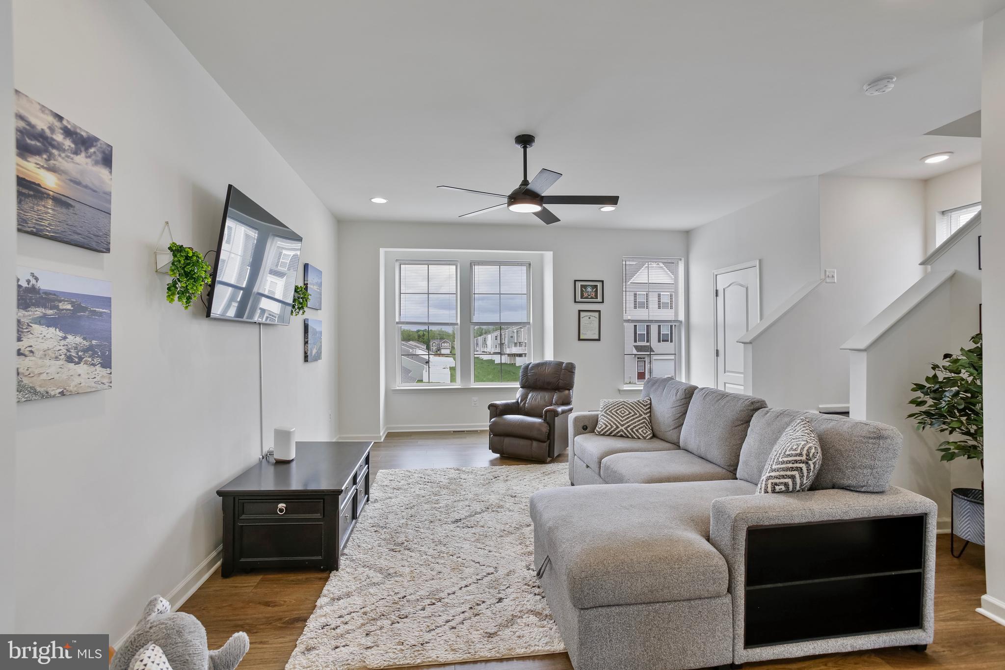 OVERLOOK AT RIVERSIDE TOWNHOMES - Residential