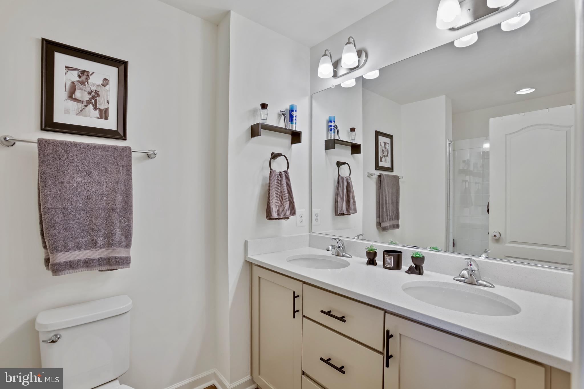 OVERLOOK AT RIVERSIDE TOWNHOMES - Residential