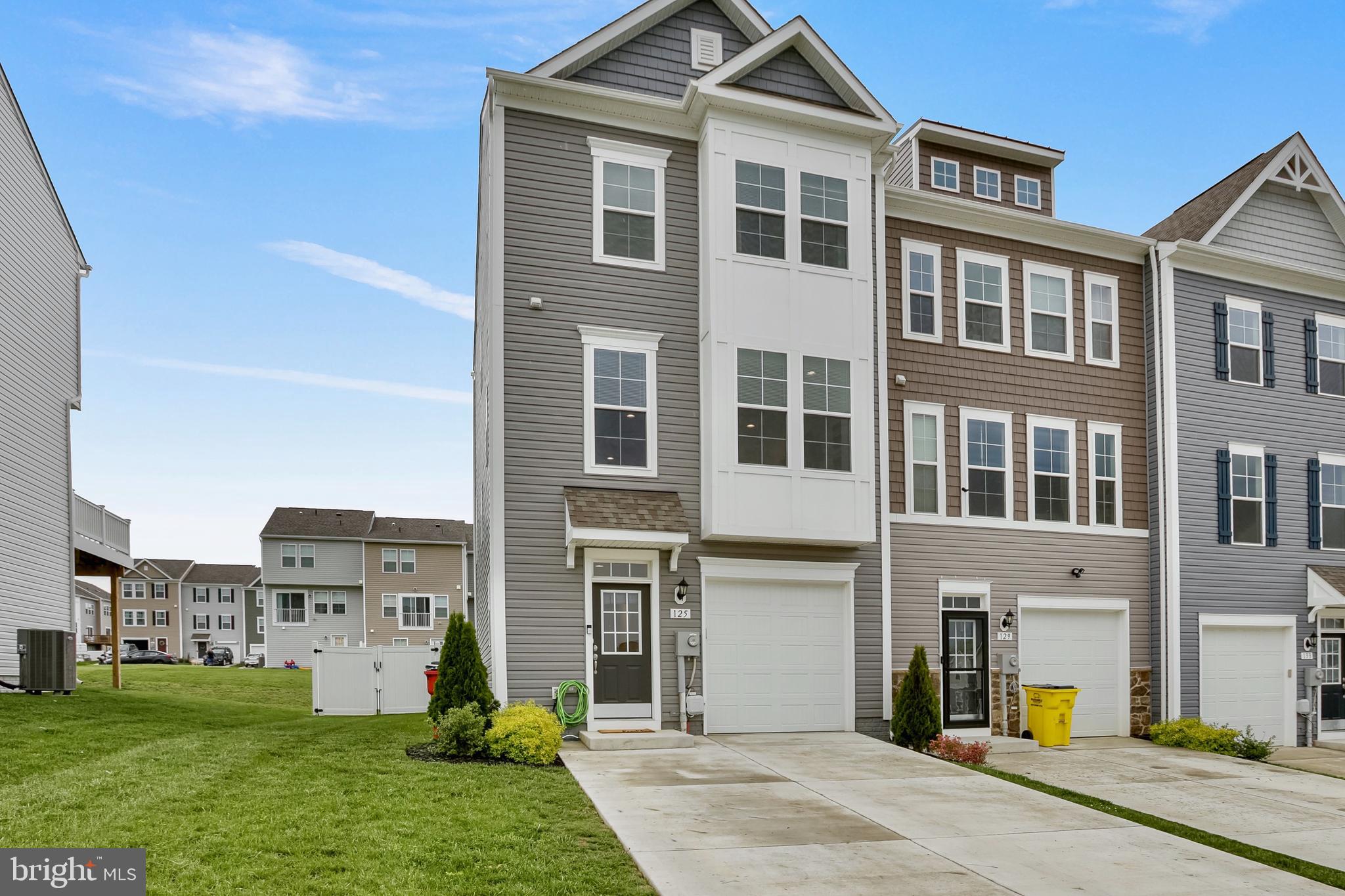 OVERLOOK AT RIVERSIDE TOWNHOMES - Residential