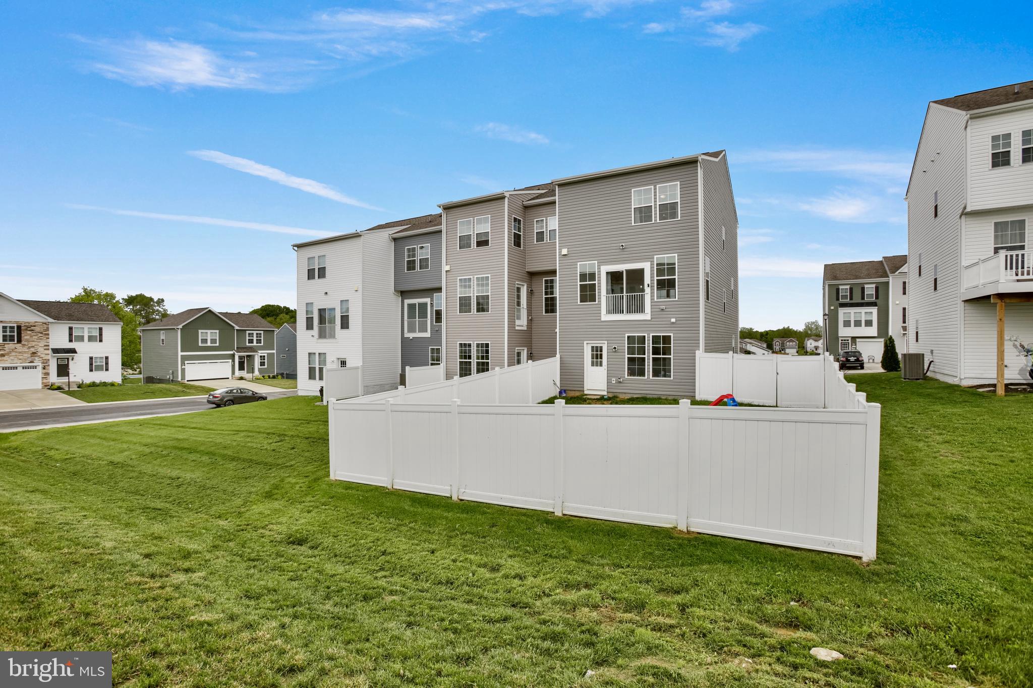 OVERLOOK AT RIVERSIDE TOWNHOMES - Residential