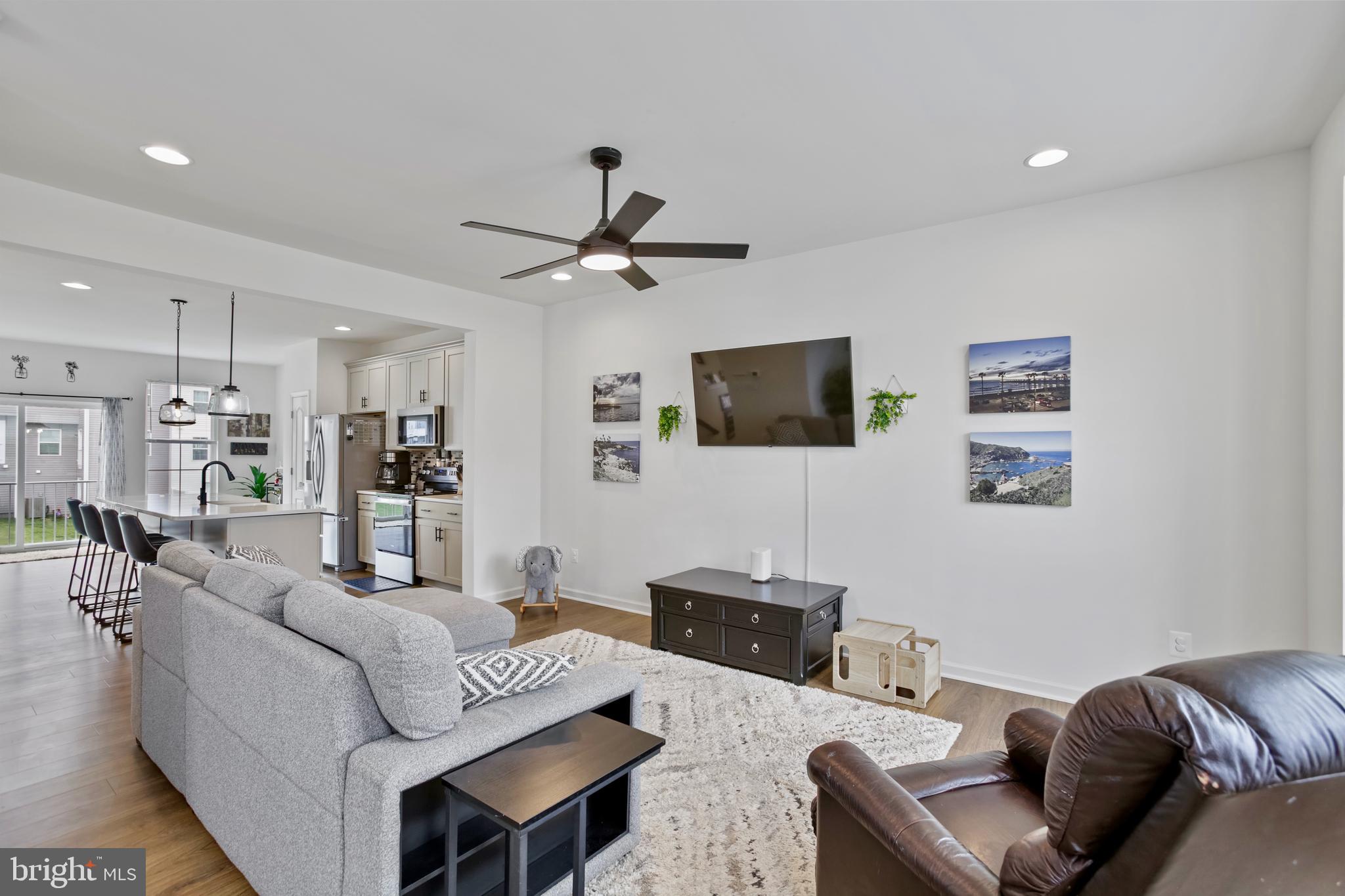 OVERLOOK AT RIVERSIDE TOWNHOMES - Residential