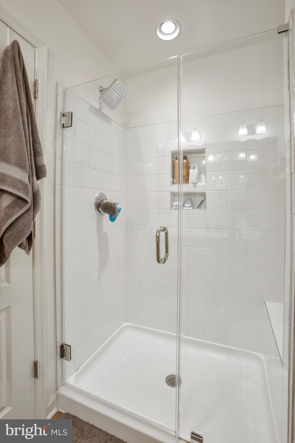 OVERLOOK AT RIVERSIDE TOWNHOMES - Residential