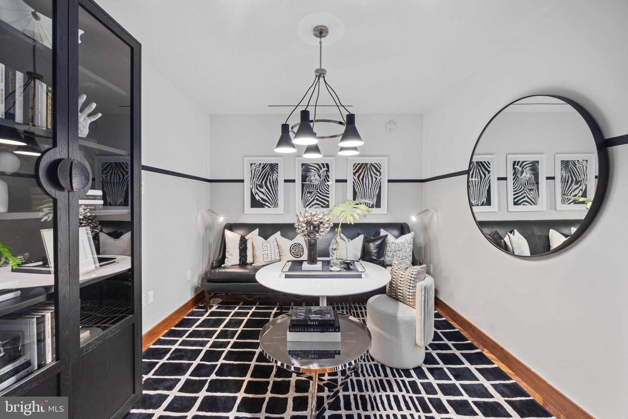 FOUR SEASONS PRIVATE RESIDENCES - Residential