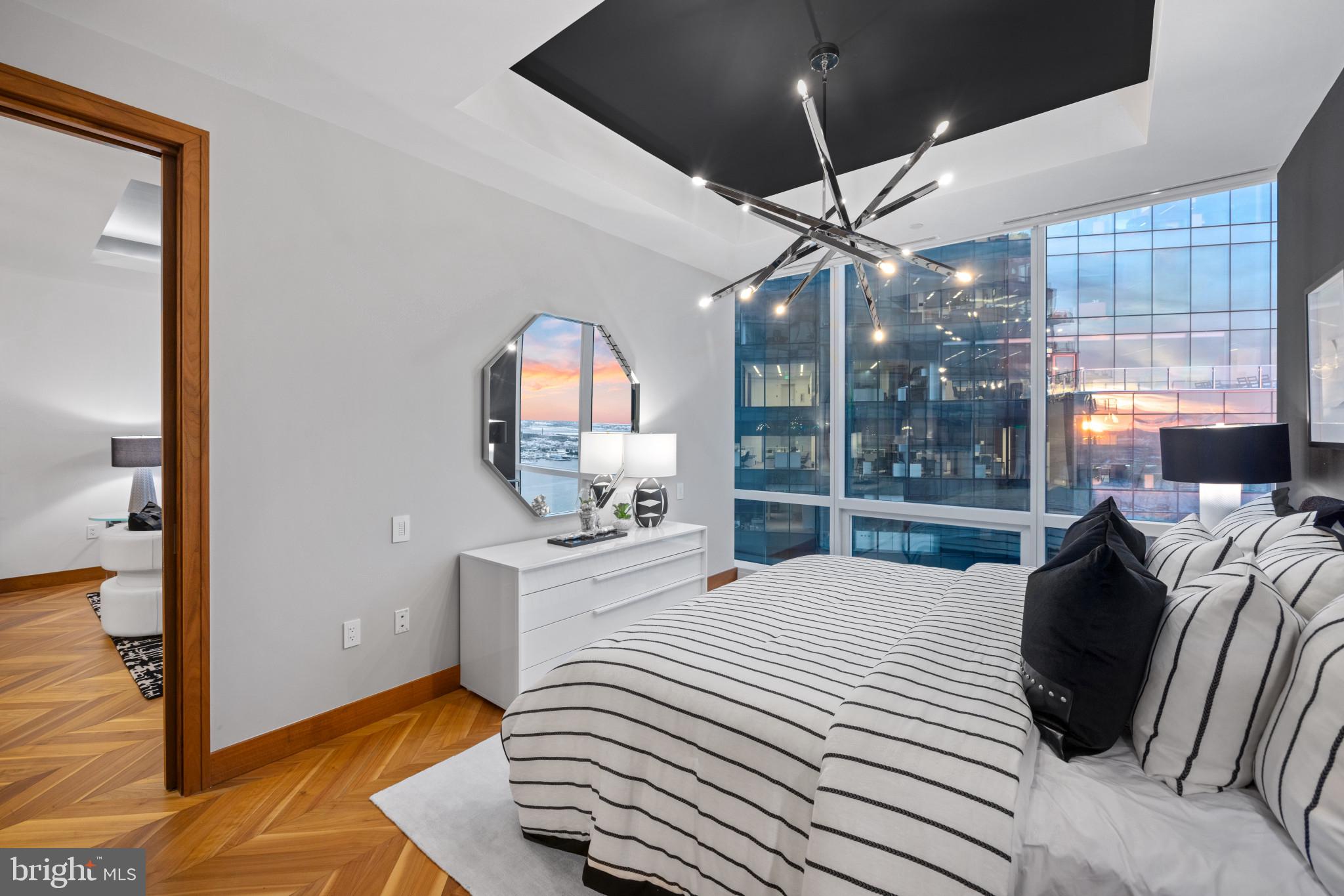 FOUR SEASONS PRIVATE RESIDENCES - Residential