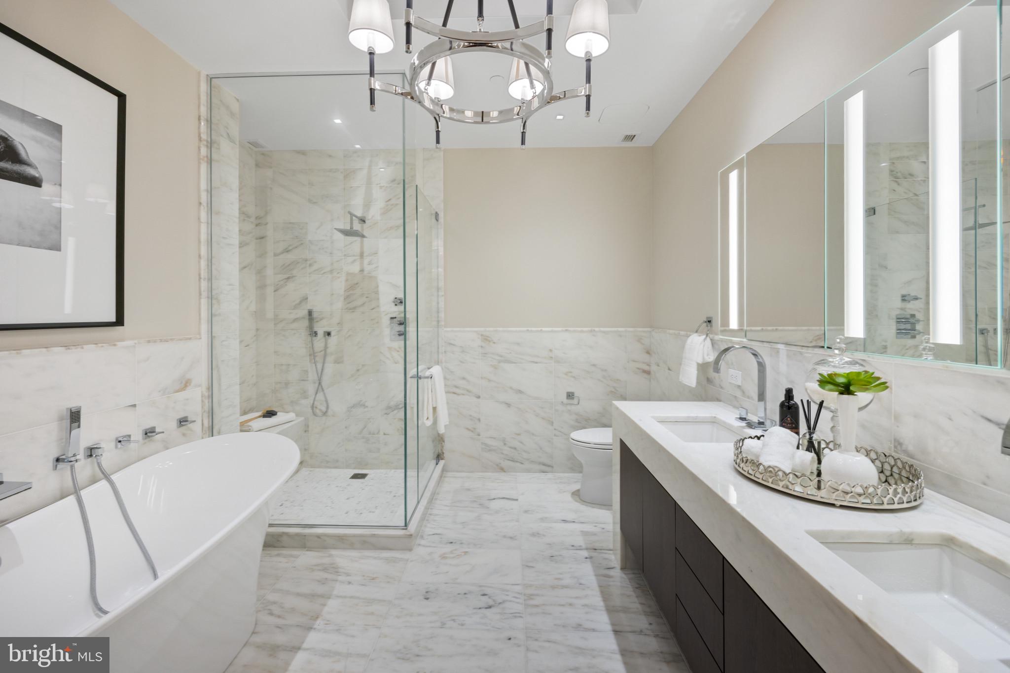 FOUR SEASONS PRIVATE RESIDENCES - Residential