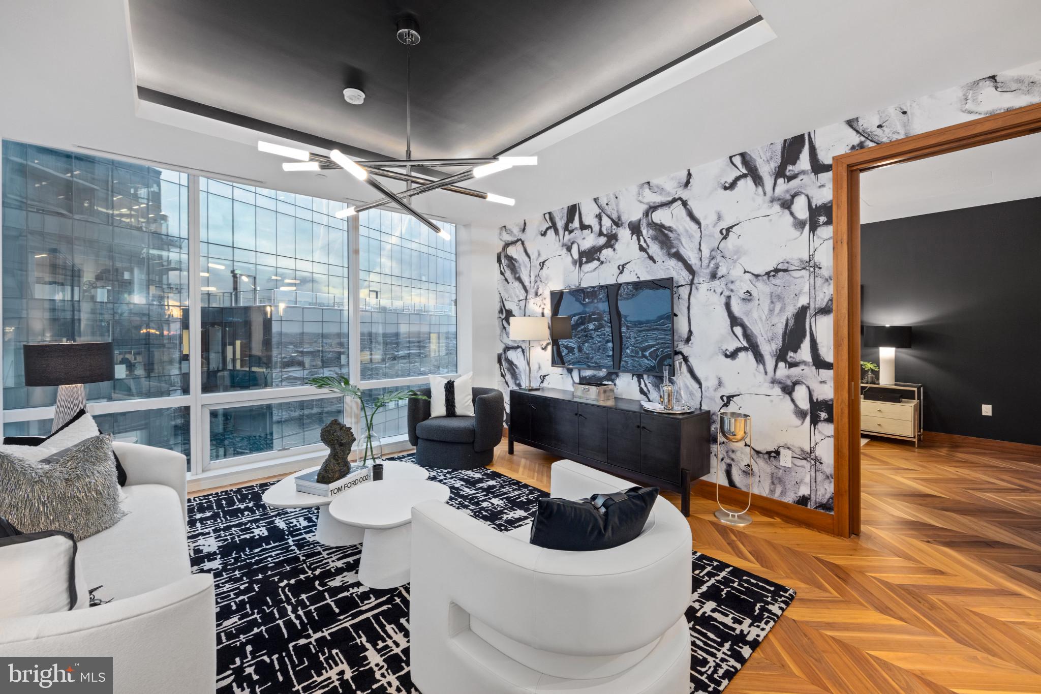 FOUR SEASONS PRIVATE RESIDENCES - Residential