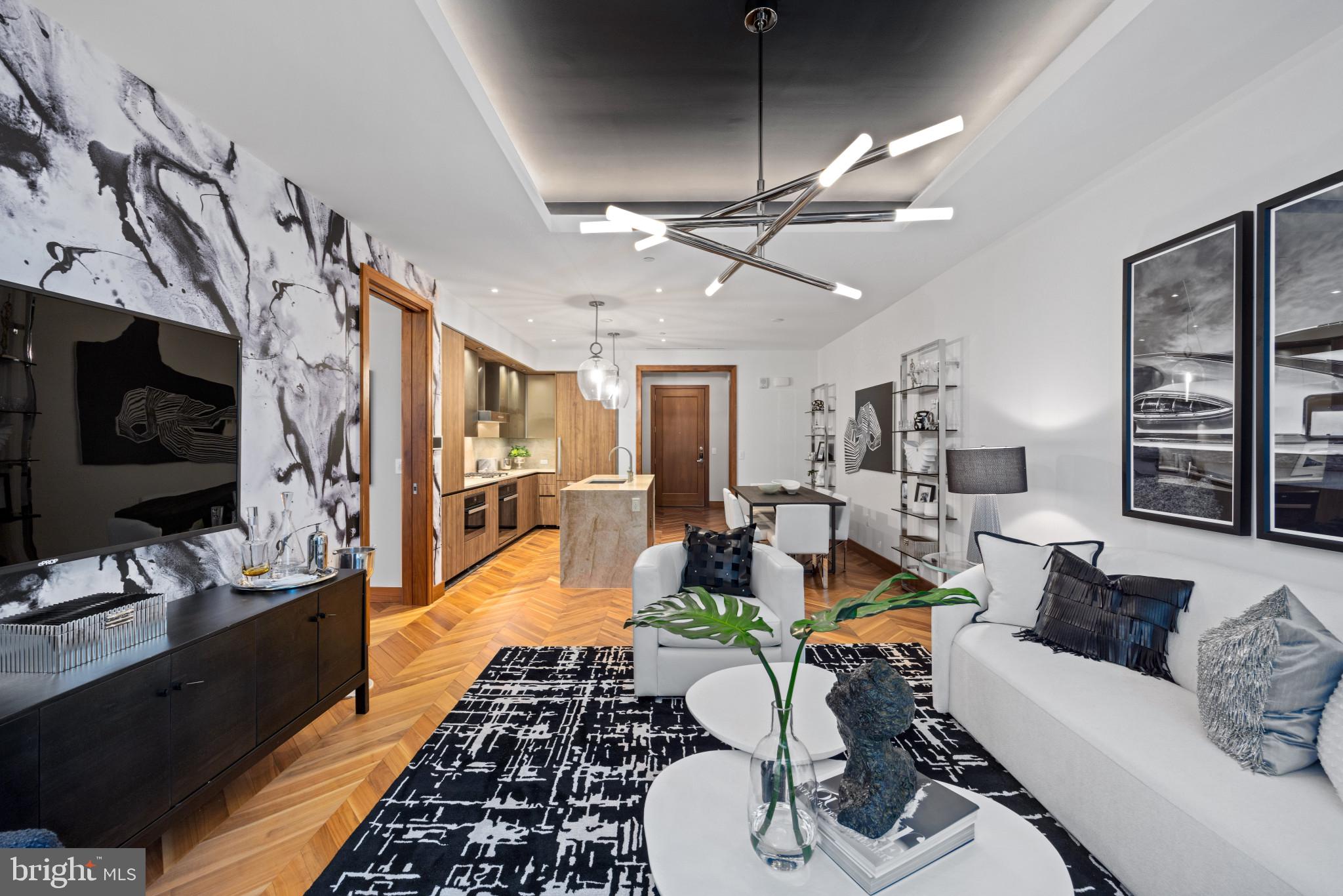 FOUR SEASONS PRIVATE RESIDENCES - Residential