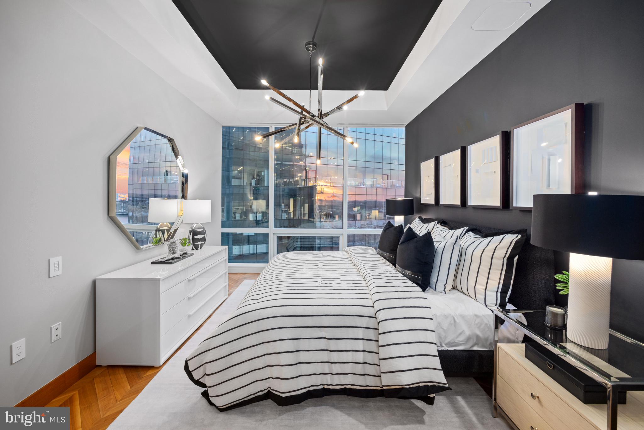 FOUR SEASONS PRIVATE RESIDENCES - Residential