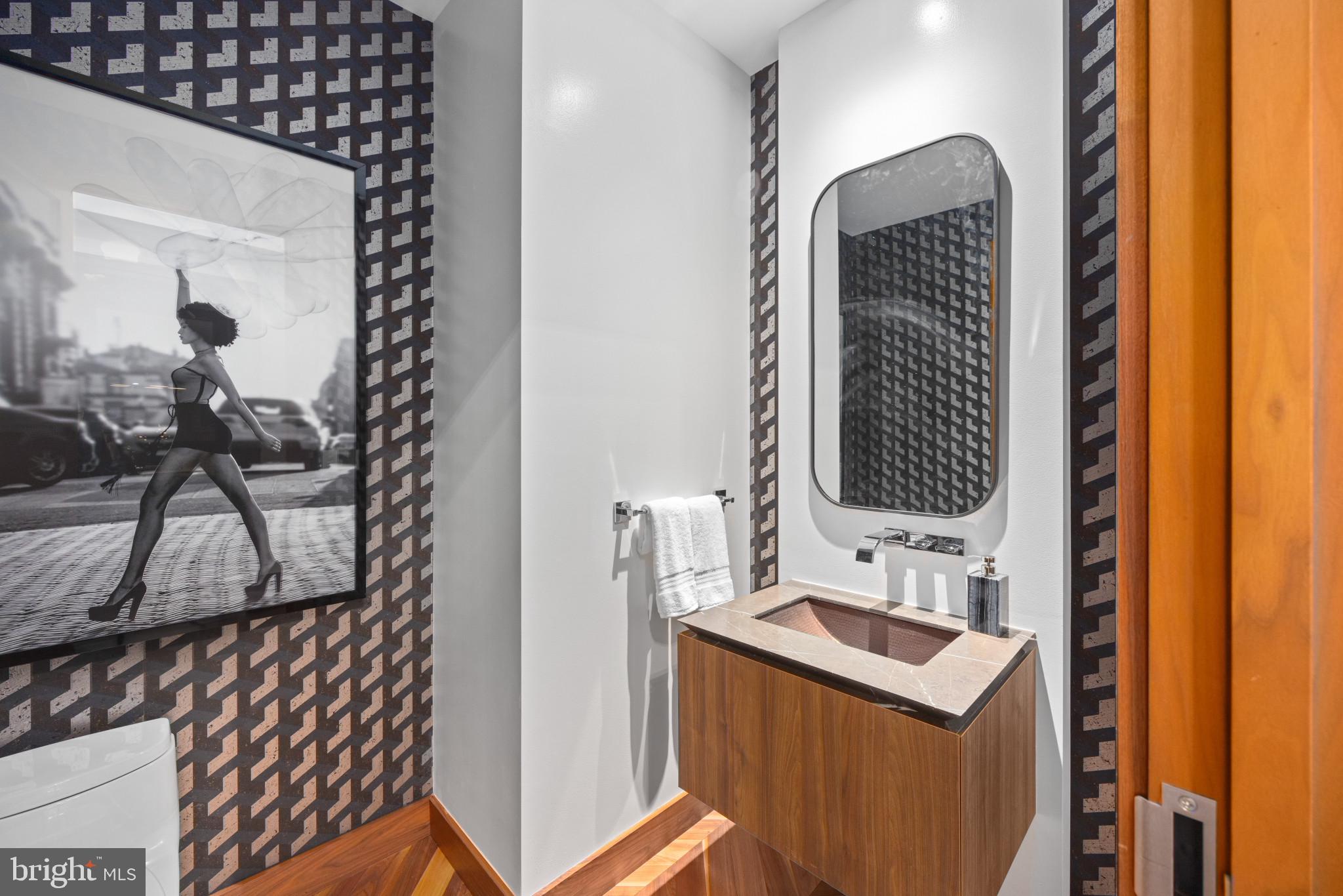 FOUR SEASONS PRIVATE RESIDENCES - Residential