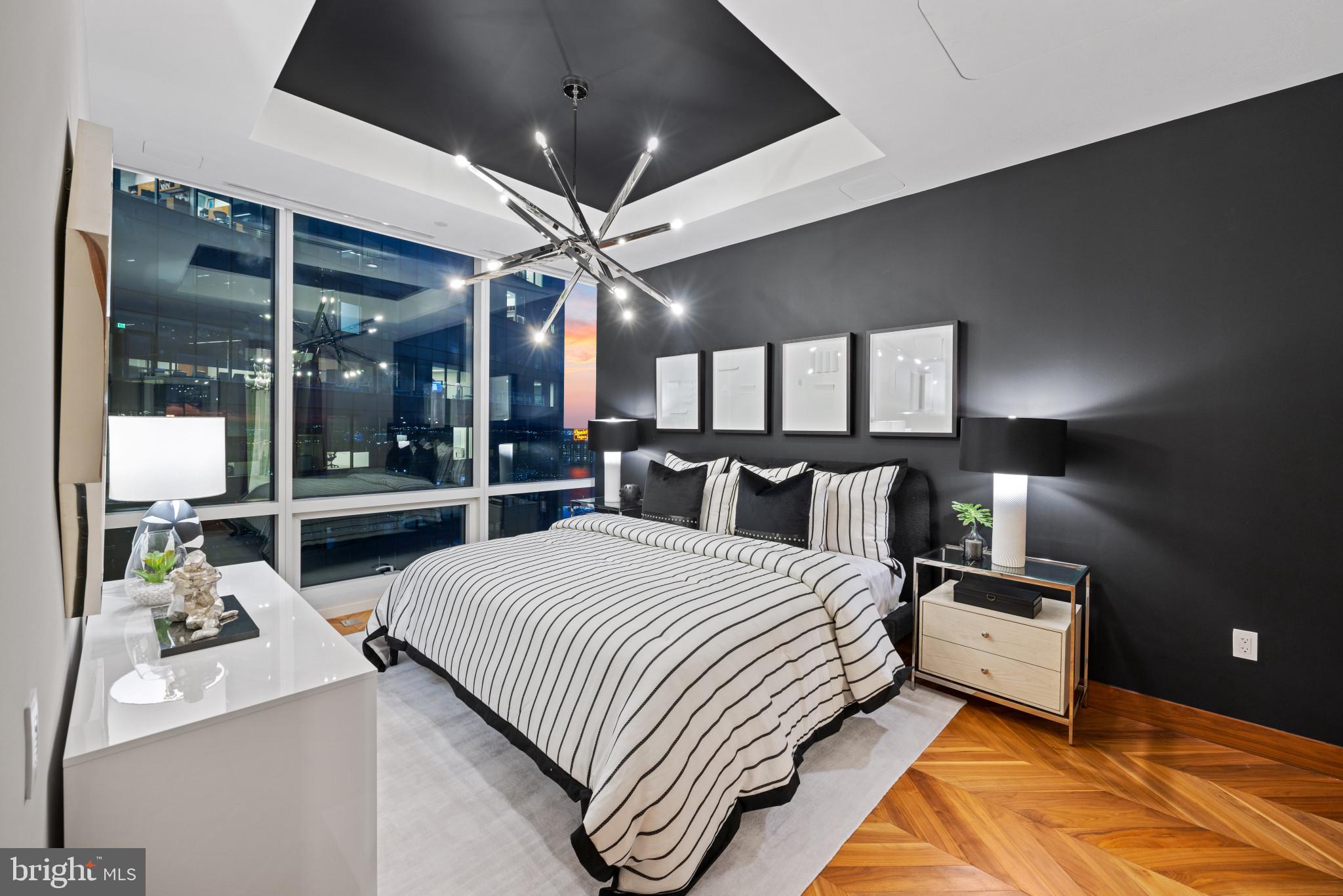 FOUR SEASONS PRIVATE RESIDENCES - Residential