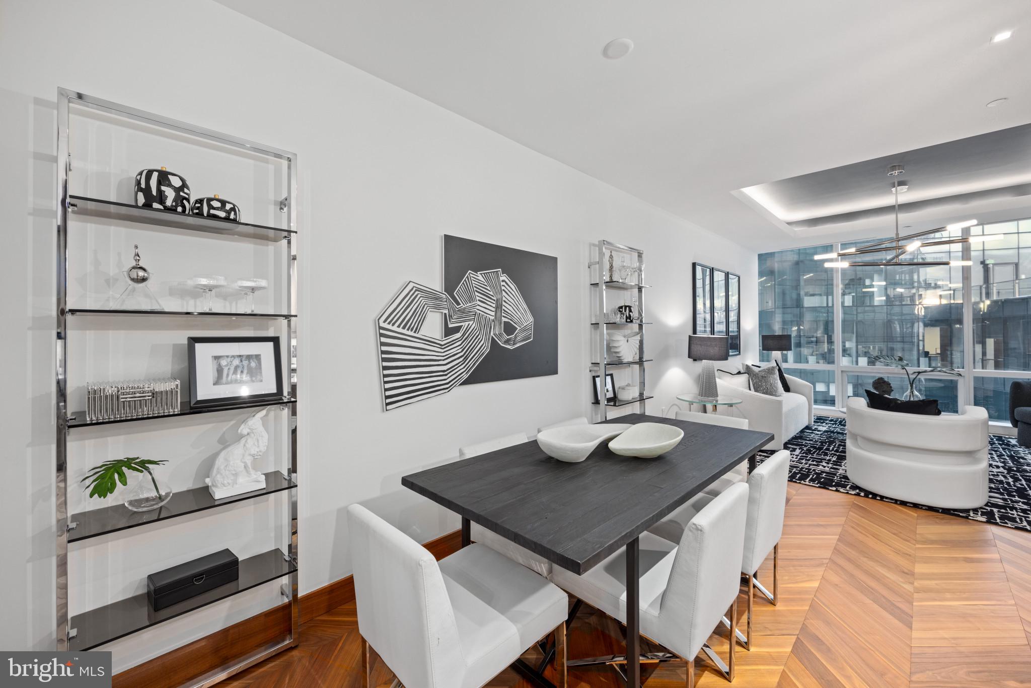 FOUR SEASONS PRIVATE RESIDENCES - Residential