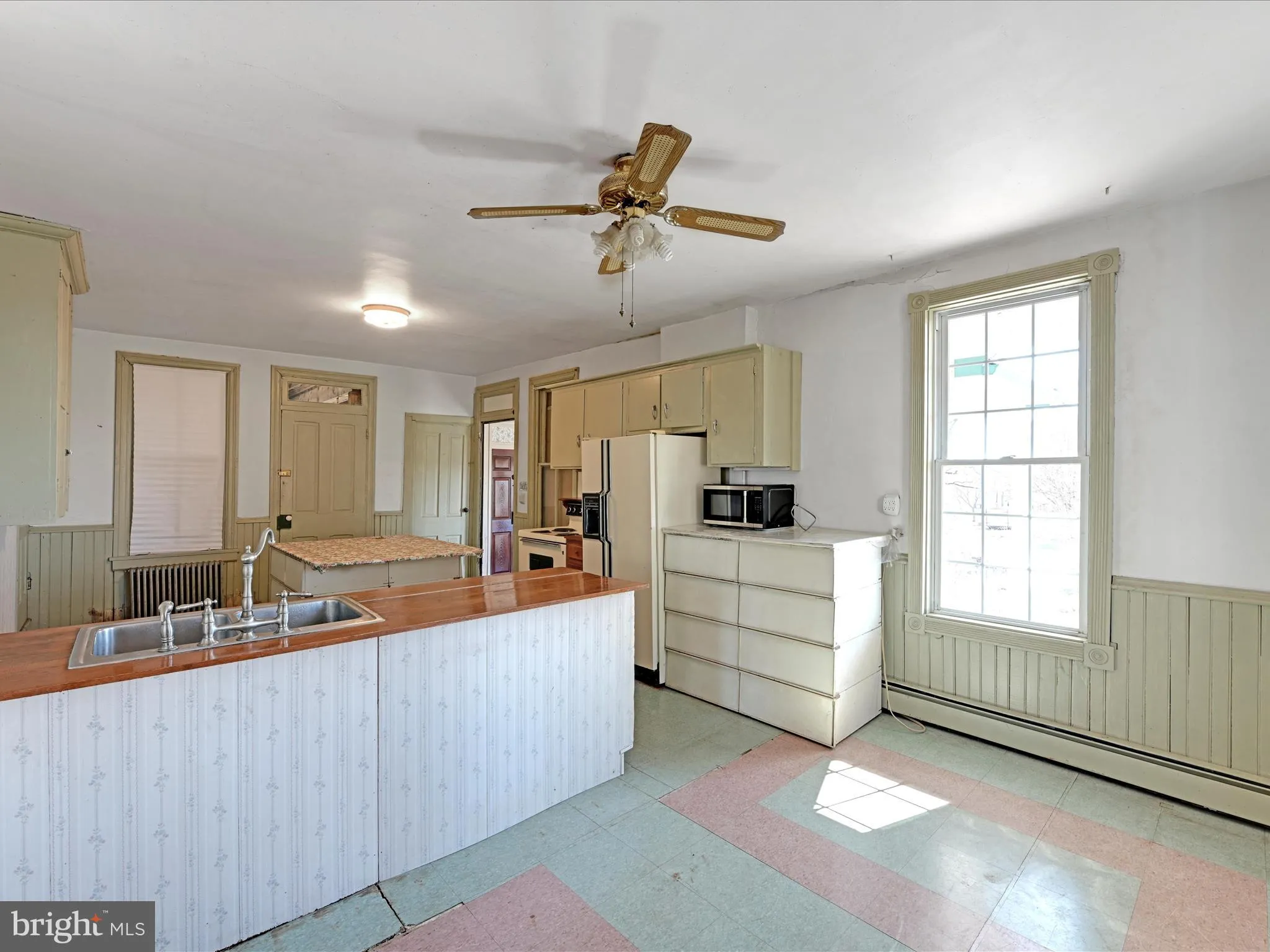 Hershey, Pennsylvania 17033, United States, 3 Bedrooms Bedrooms, ,2 BathroomsBathrooms,Residential,Pending,86420