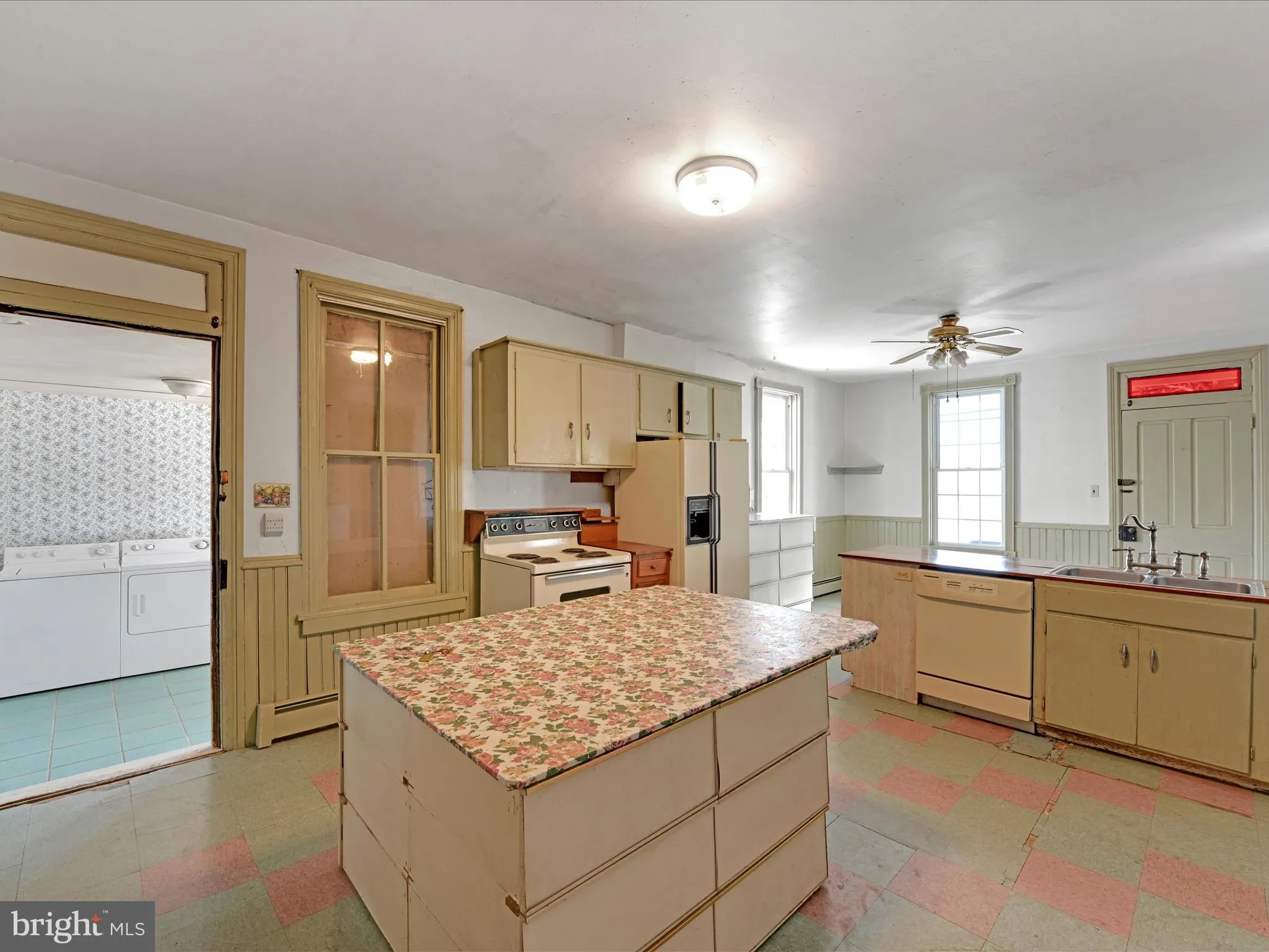 Hershey, Pennsylvania 17033, United States, 3 Bedrooms Bedrooms, ,2 BathroomsBathrooms,Residential,Pending,86420