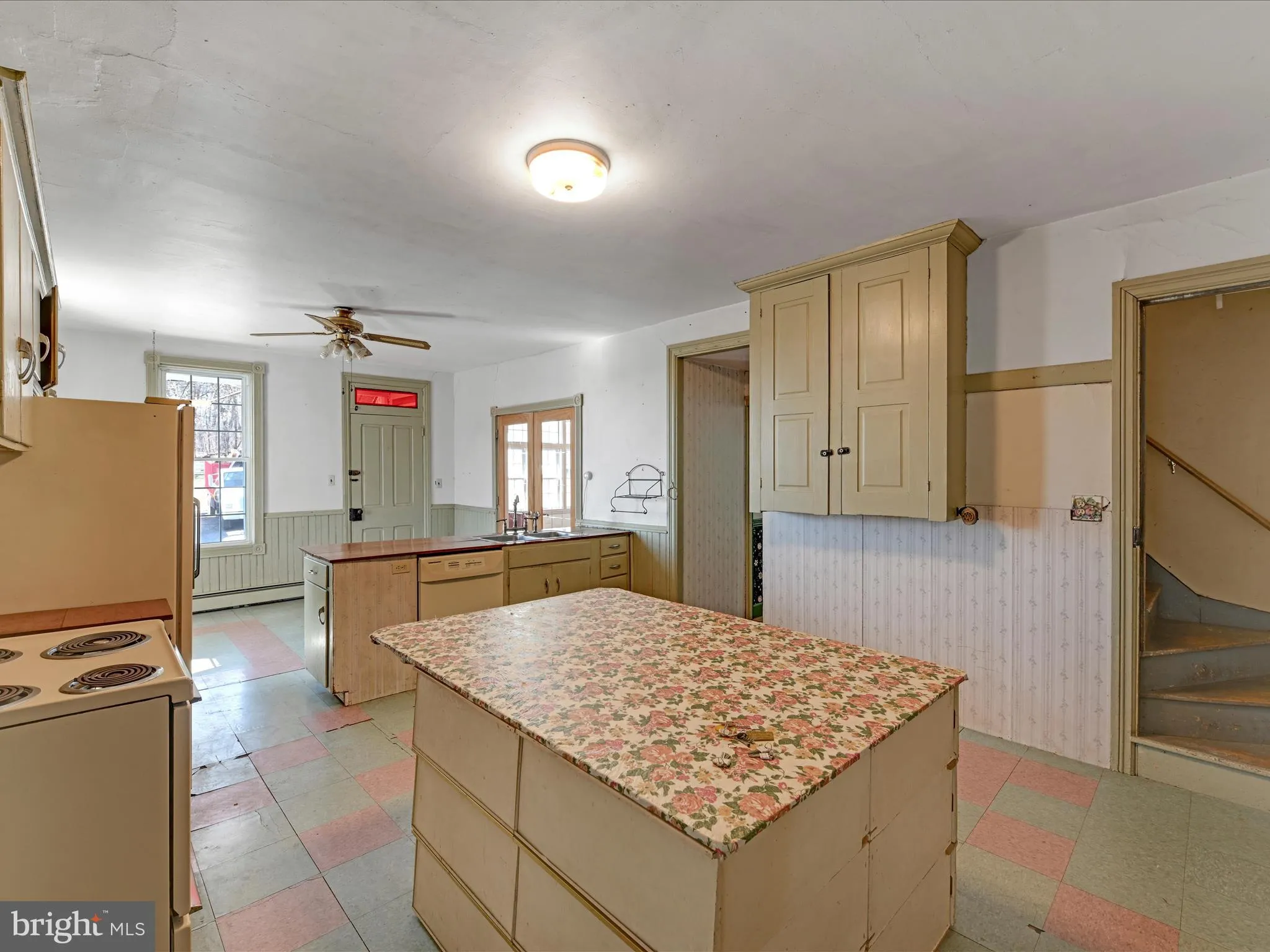 Hershey, Pennsylvania 17033, United States, 3 Bedrooms Bedrooms, ,2 BathroomsBathrooms,Residential,Pending,86420