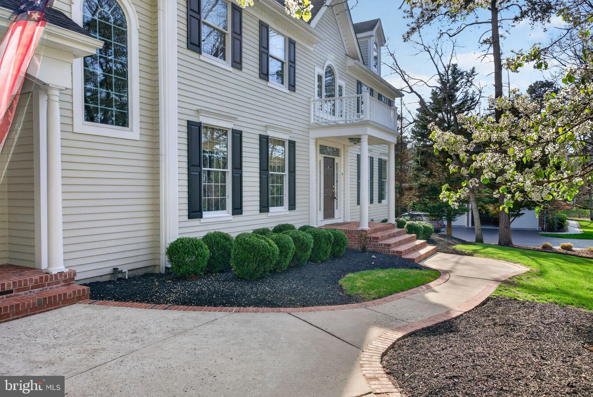 9 CLIFF SWALLOW DRIVE