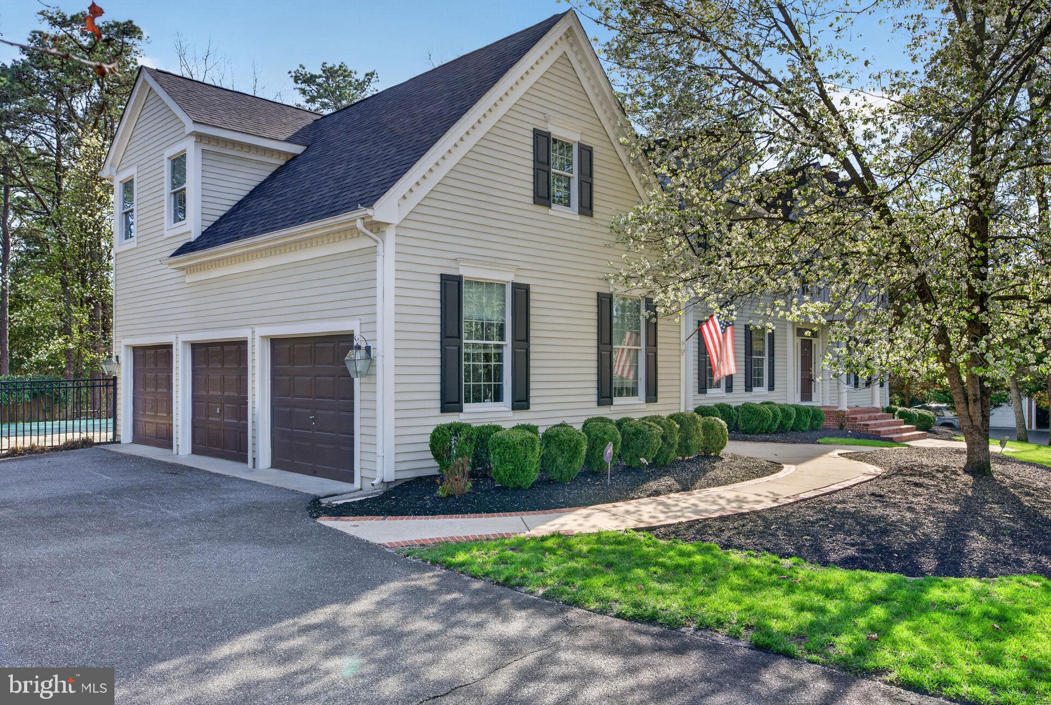 9 CLIFF SWALLOW DRIVE