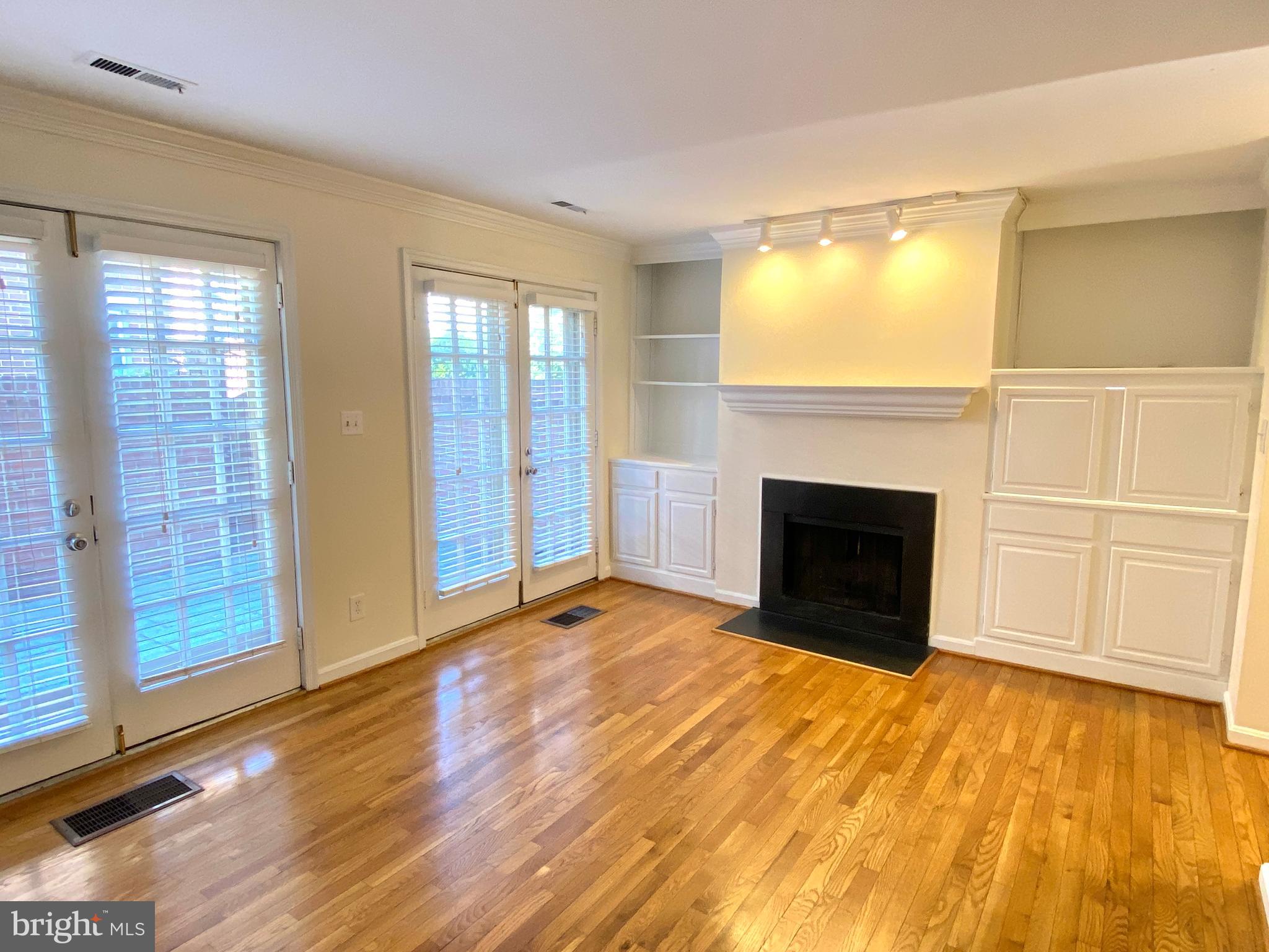 WASHINGTON SQUARE - Residential Lease