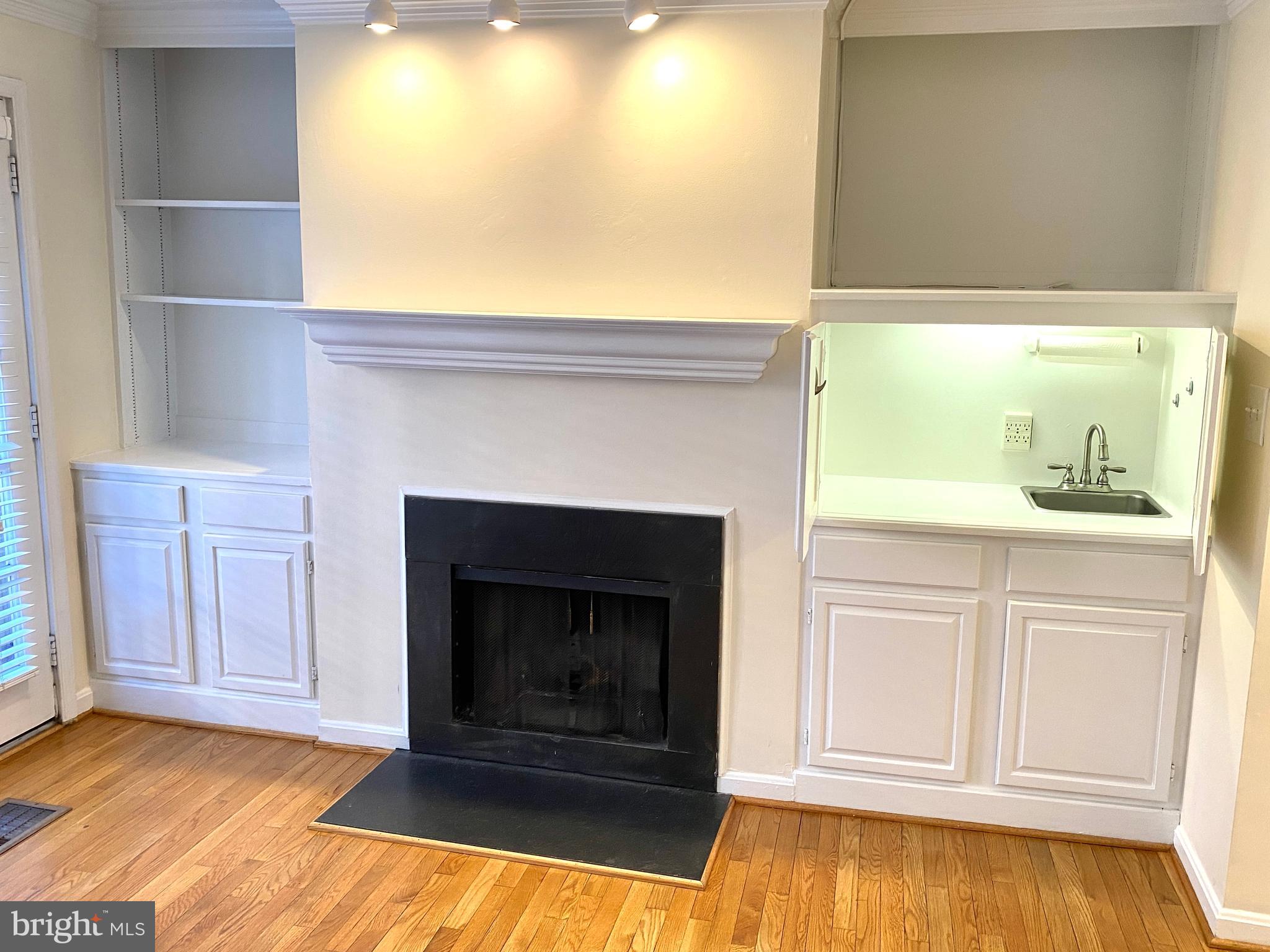 WASHINGTON SQUARE - Residential Lease