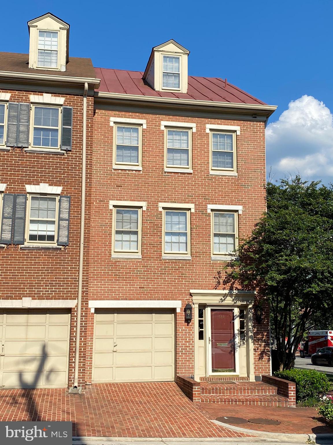 WASHINGTON SQUARE - Residential Lease