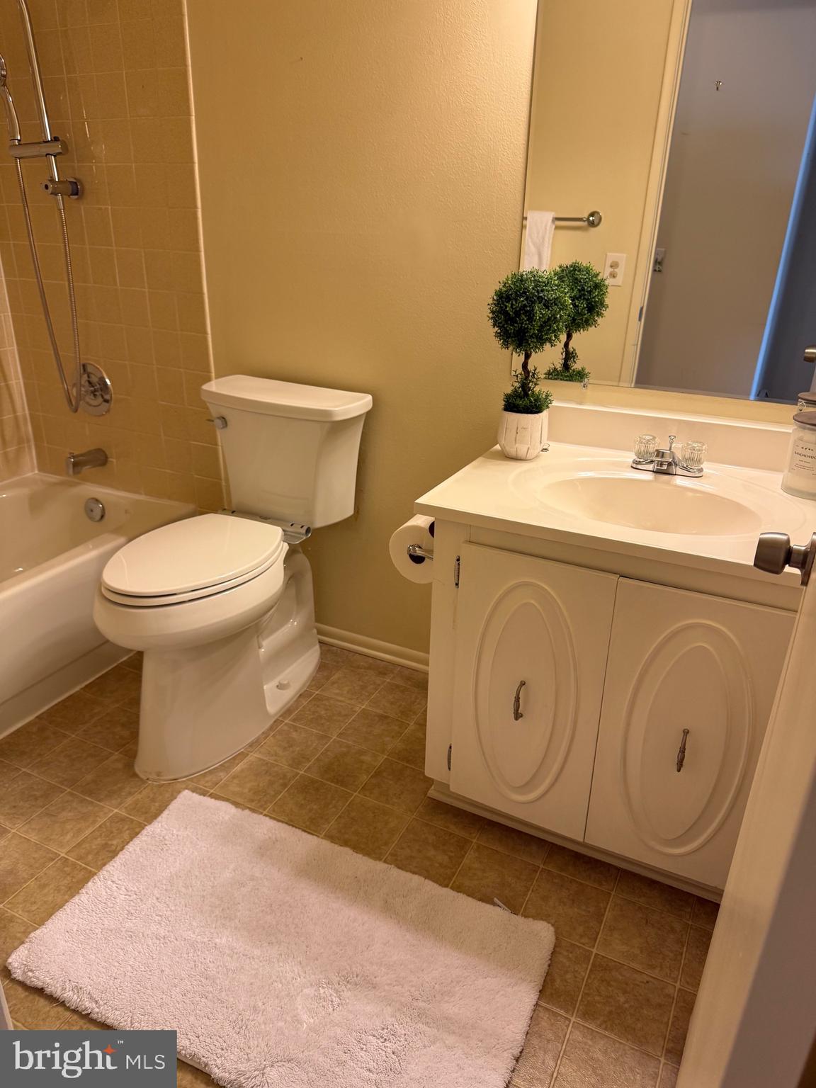 LEISURE WORLD - Residential