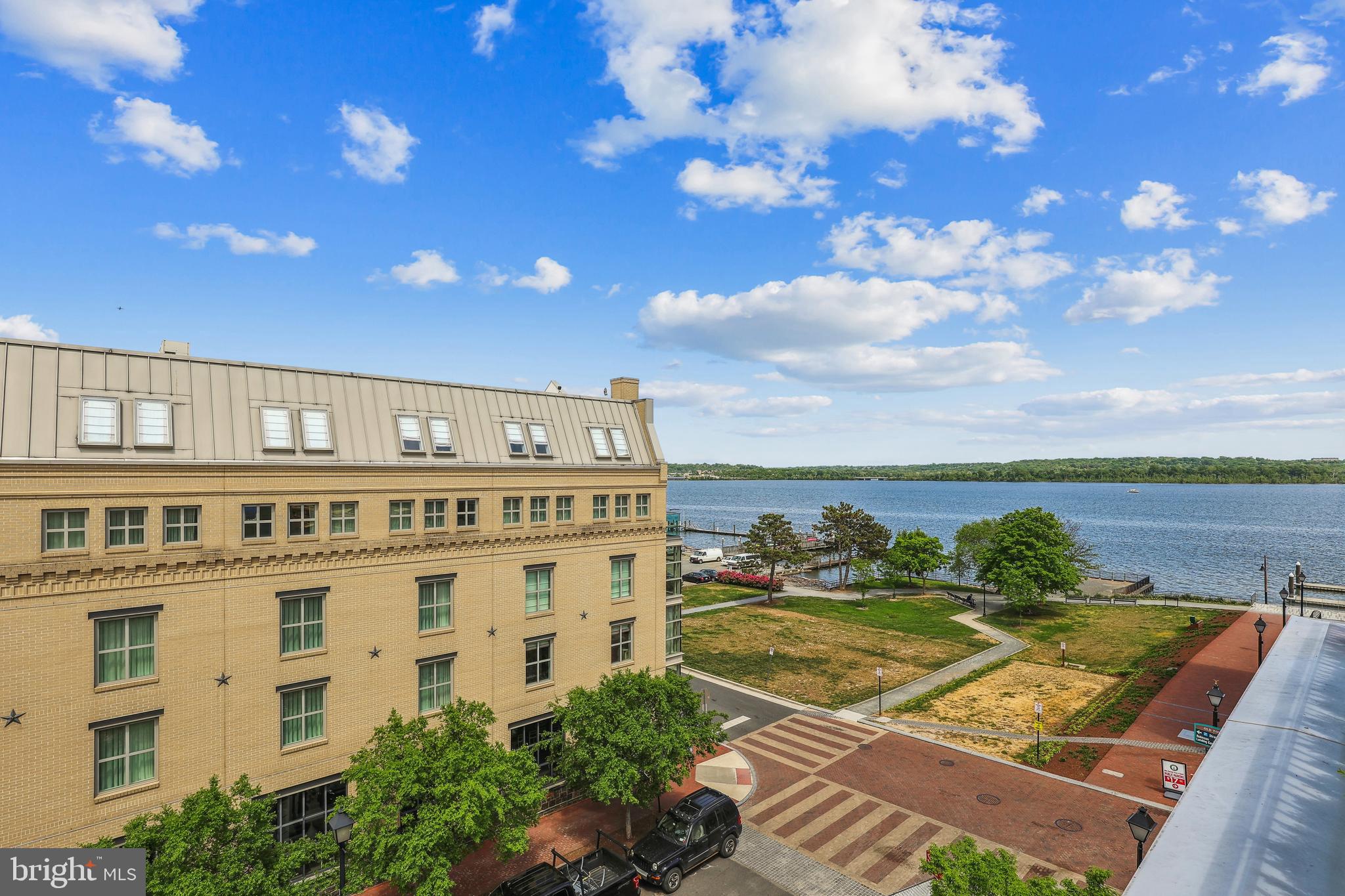 ROBINSON LANDING - Residential