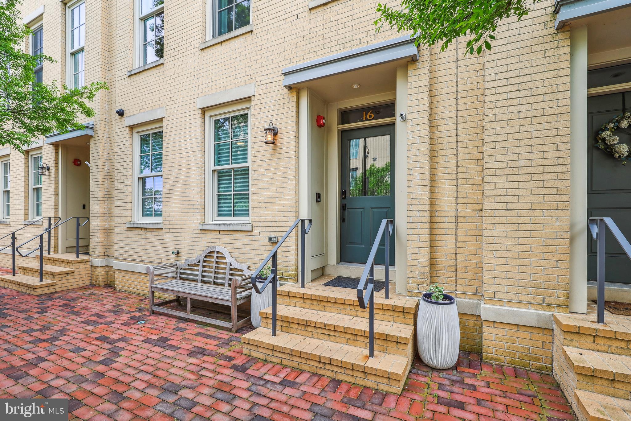 ROBINSON LANDING - Residential