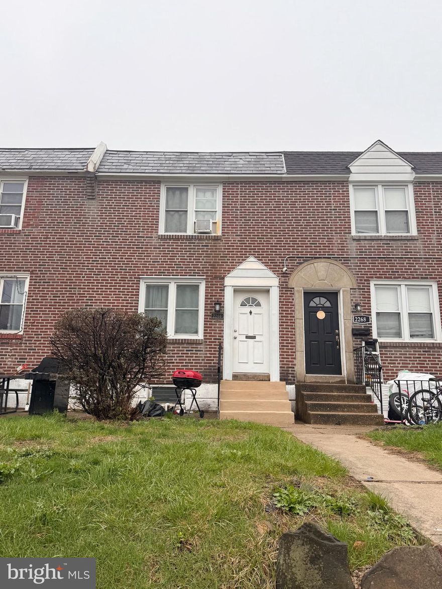 This charming and well-maintained 3-bedroom, 1-bathroom townhome is located in Drexel Hill. As you enter, you'll be welcomed by a cozy and inviting living space that flows seamlessly into a dining area, perfect for family meals or entertaining guests. The kitchen features stainless steel appliances, and ample counter space for your culinary needs. Upstairs, you'll find three  bedrooms with plenty of natural light. Additional features include hardwood floors on the first floor, and parking in the rear of the home.