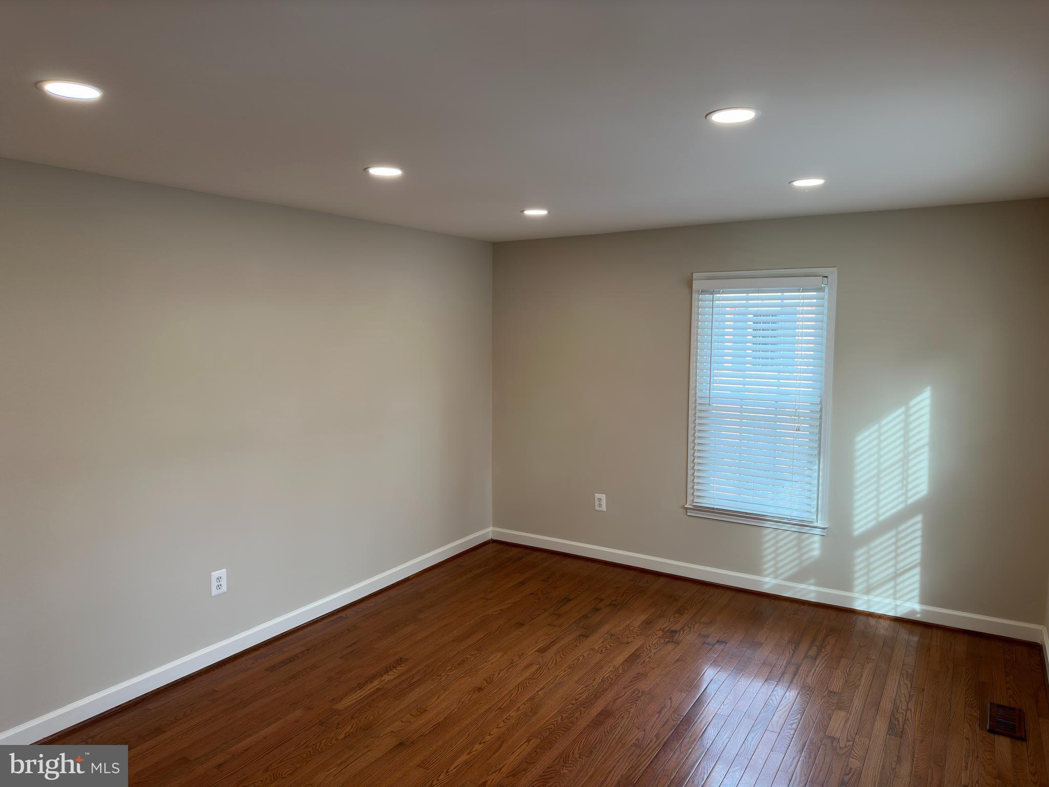 DEEPWOOD - Residential Lease