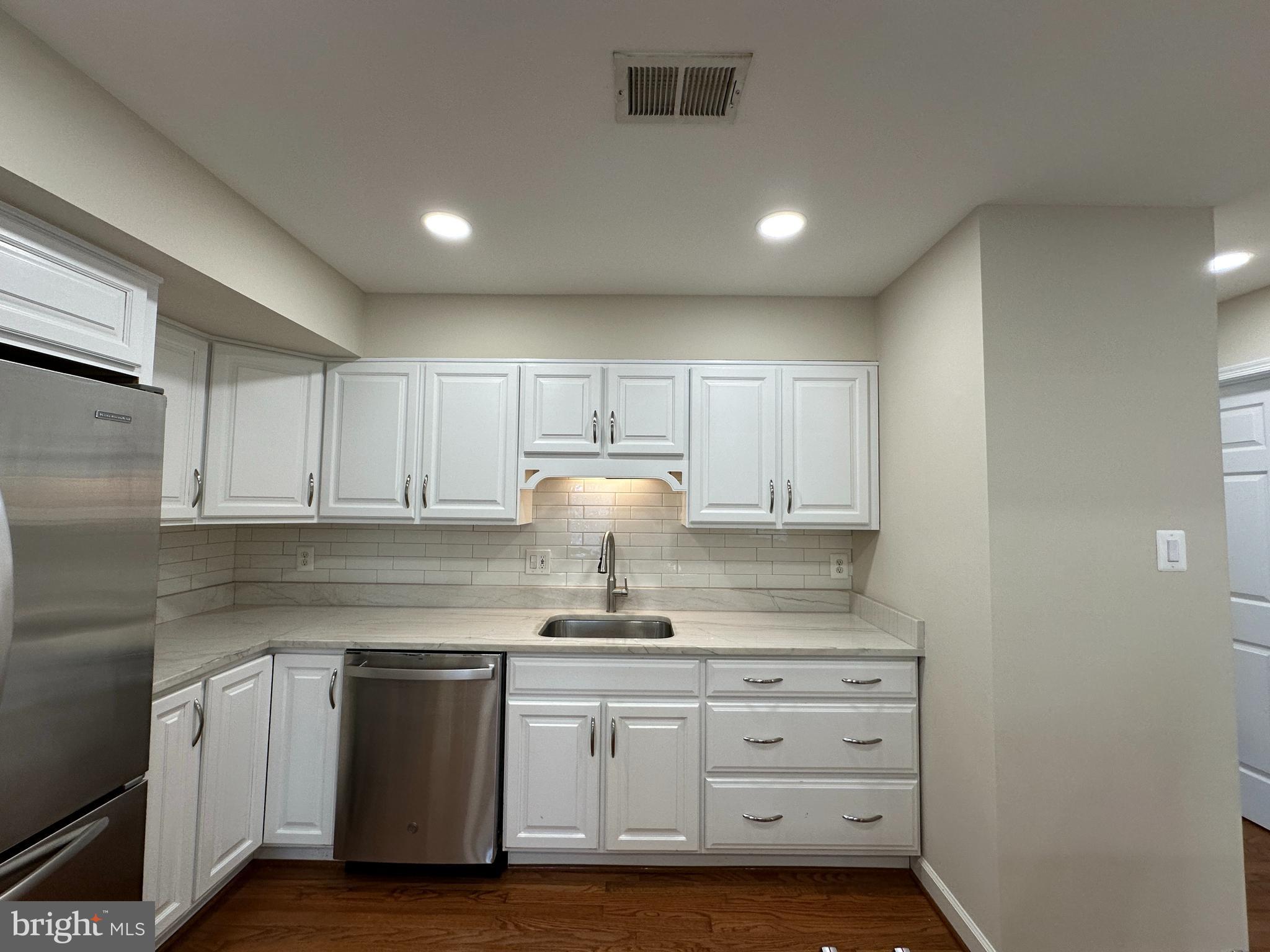 DEEPWOOD - Residential Lease