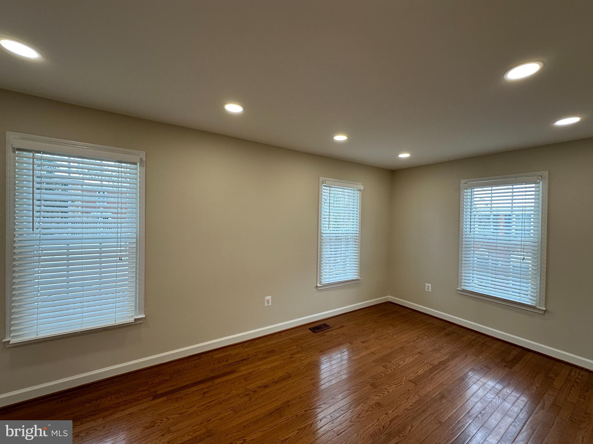 DEEPWOOD - Residential Lease