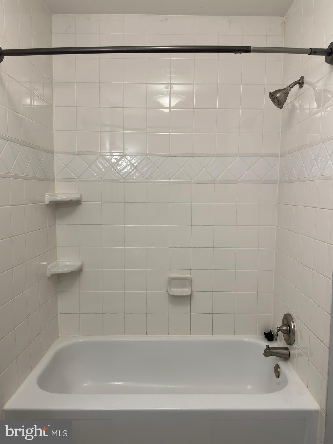 DEEPWOOD - Residential Lease