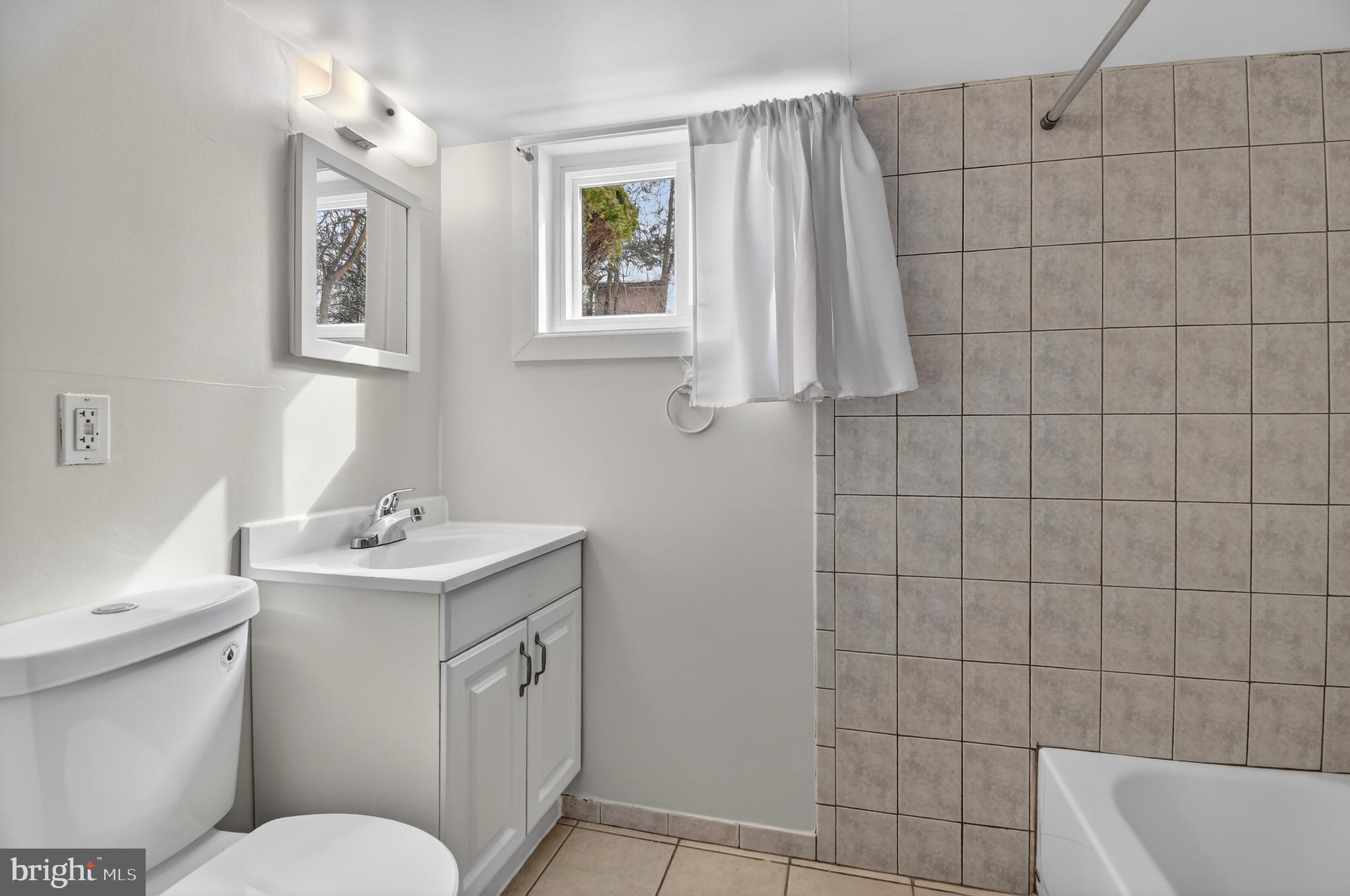 COLLEGE PARK WOODS - Residential