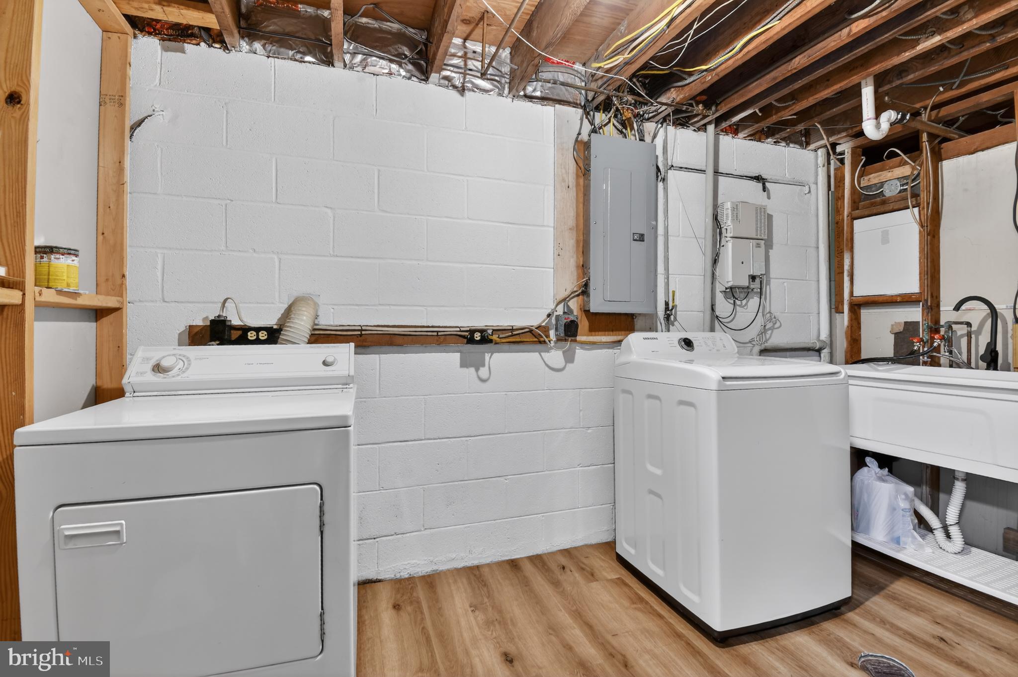 COLLEGE PARK WOODS - Residential