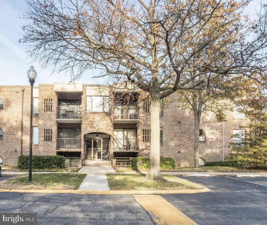 Fully furnished 1-bedroom, 1.5-bath ground-level condo. All you need is your suitcase. This condo is available for a 12-month lease in the Fairwinds community of Annapolis. Features include LVP flooring, a spacious primary suite with a built-in vanity, and a versatile bonus room off the kitchen—perfect for a home office or sitting area. Enjoy outdoor space on the private patio. This unit also includes a stackable washer and dryer for added convenience. Monthly rent covers condo fees, gas, water, trash, and use of the community pool. The tenant is responsible for internet, and cable. Very conveniently located near shops, restaurants, parks, and public transportation.
